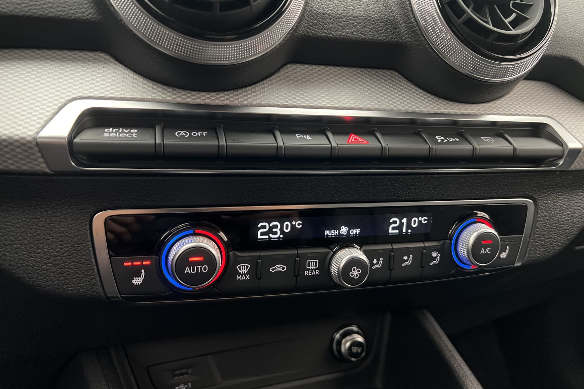 Audi Q2 35 TFSI  150hk S Line Kamera Skinn Cockpit