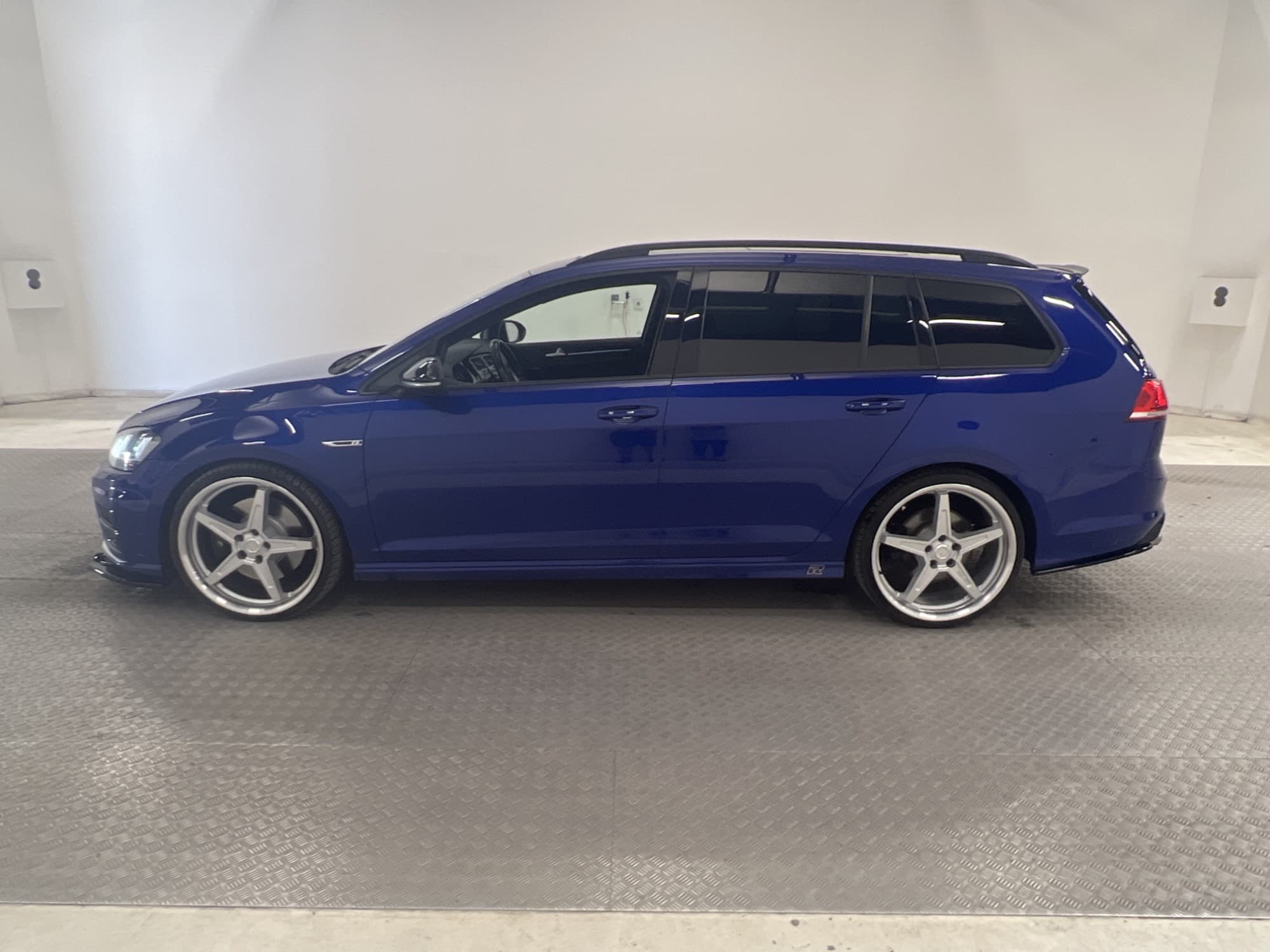 Volkswagen Golf SC R 2.0 300hk 4M