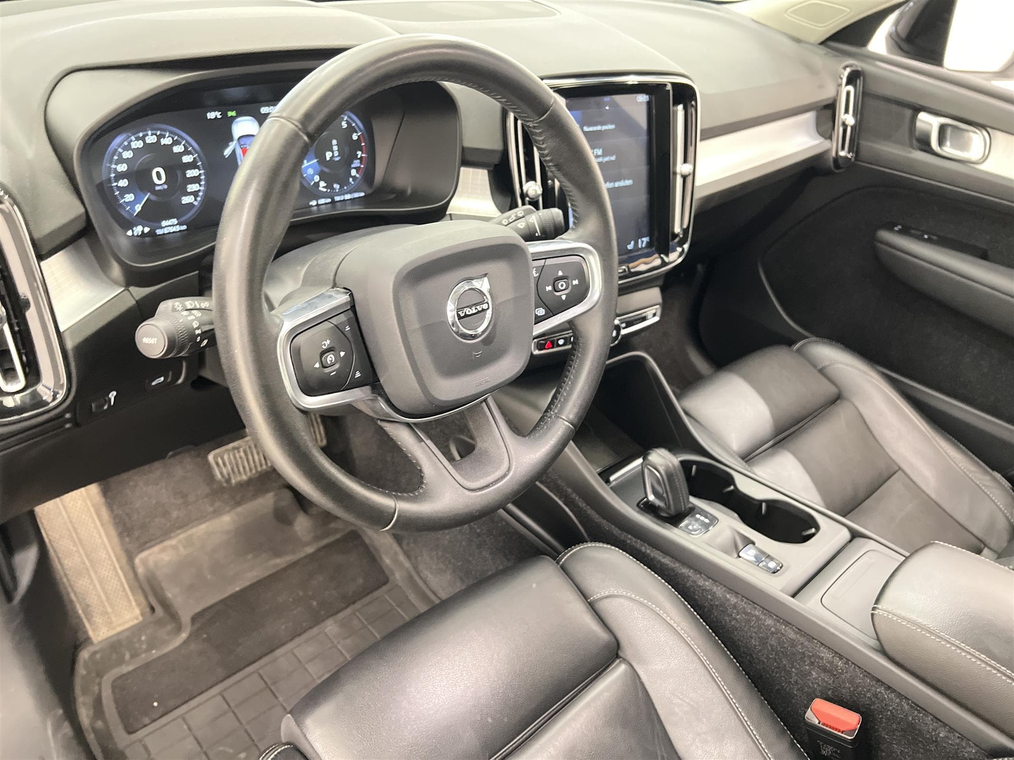 Volvo XC40 T5 AWD 247hk Voc B-Värm Drag B-Kamera Navi BLIS