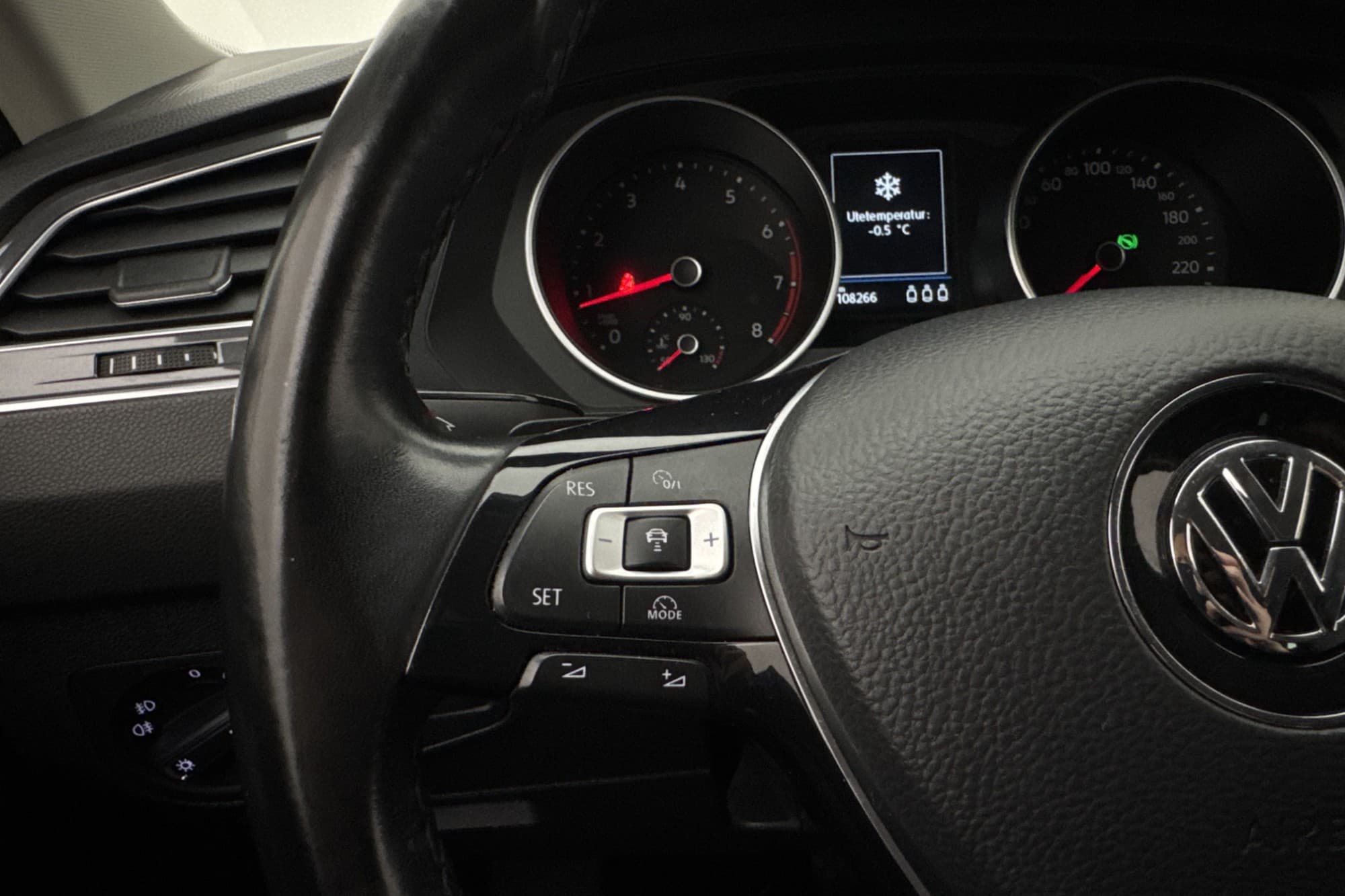 Volkswagen Tiguan 1.4 TSI 150hk 4M Värmare Sensorer CarPlay