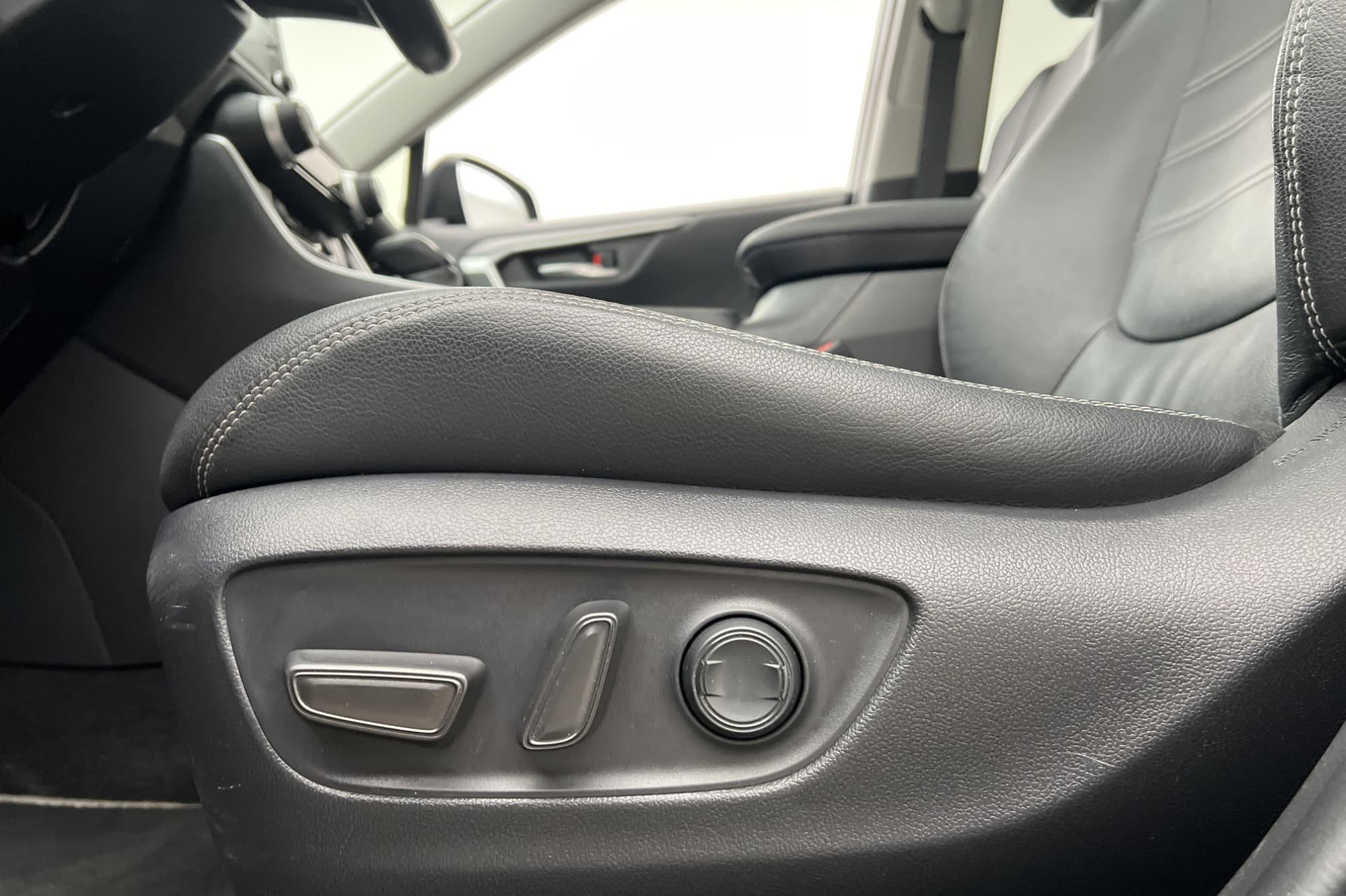 Toyota RAV4 Hybrid AWD 222hk Executive Pano Kamera Skinn