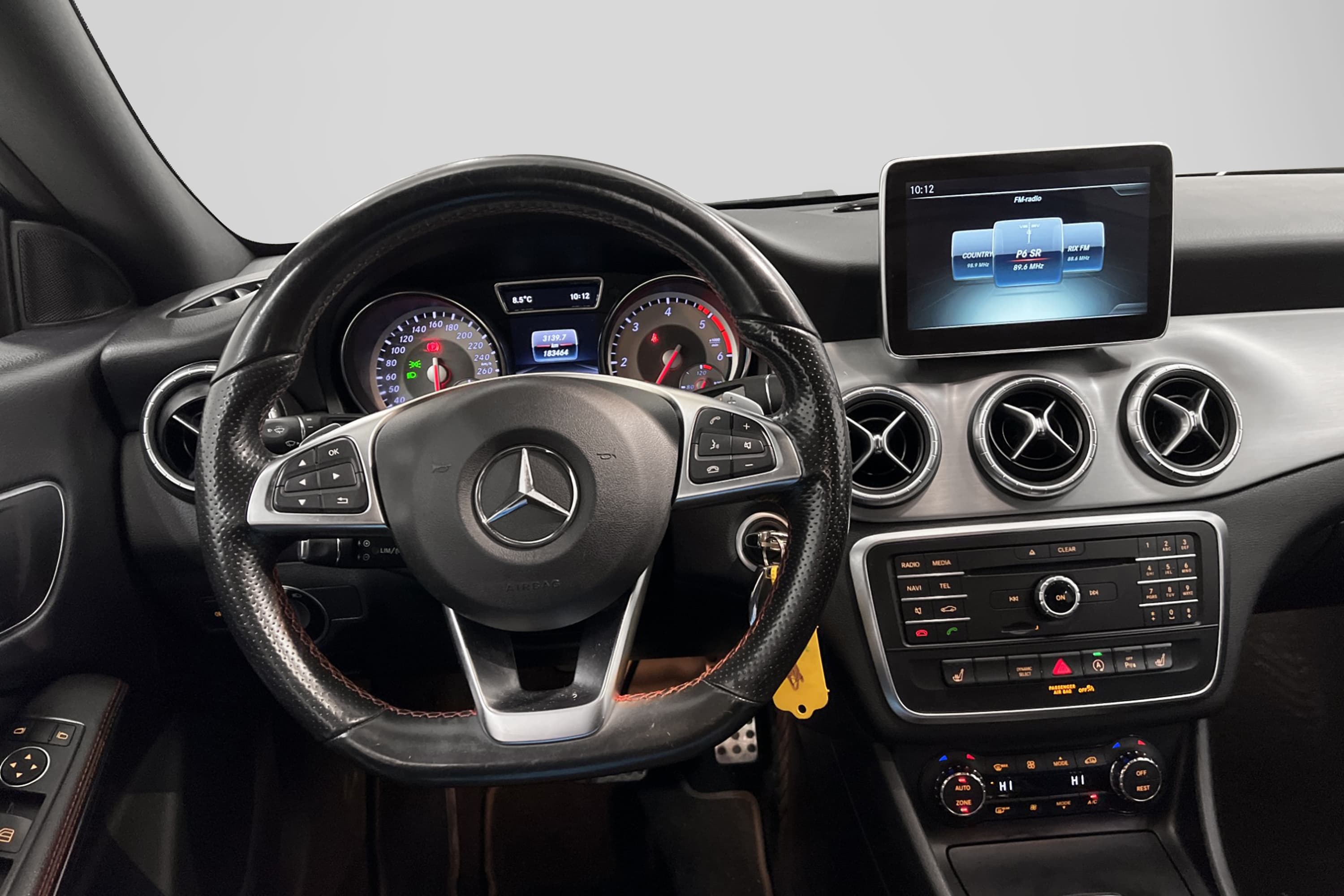 Mercedes-Benz CLA 220 d 177hk AMG Night Package Kamera Drag