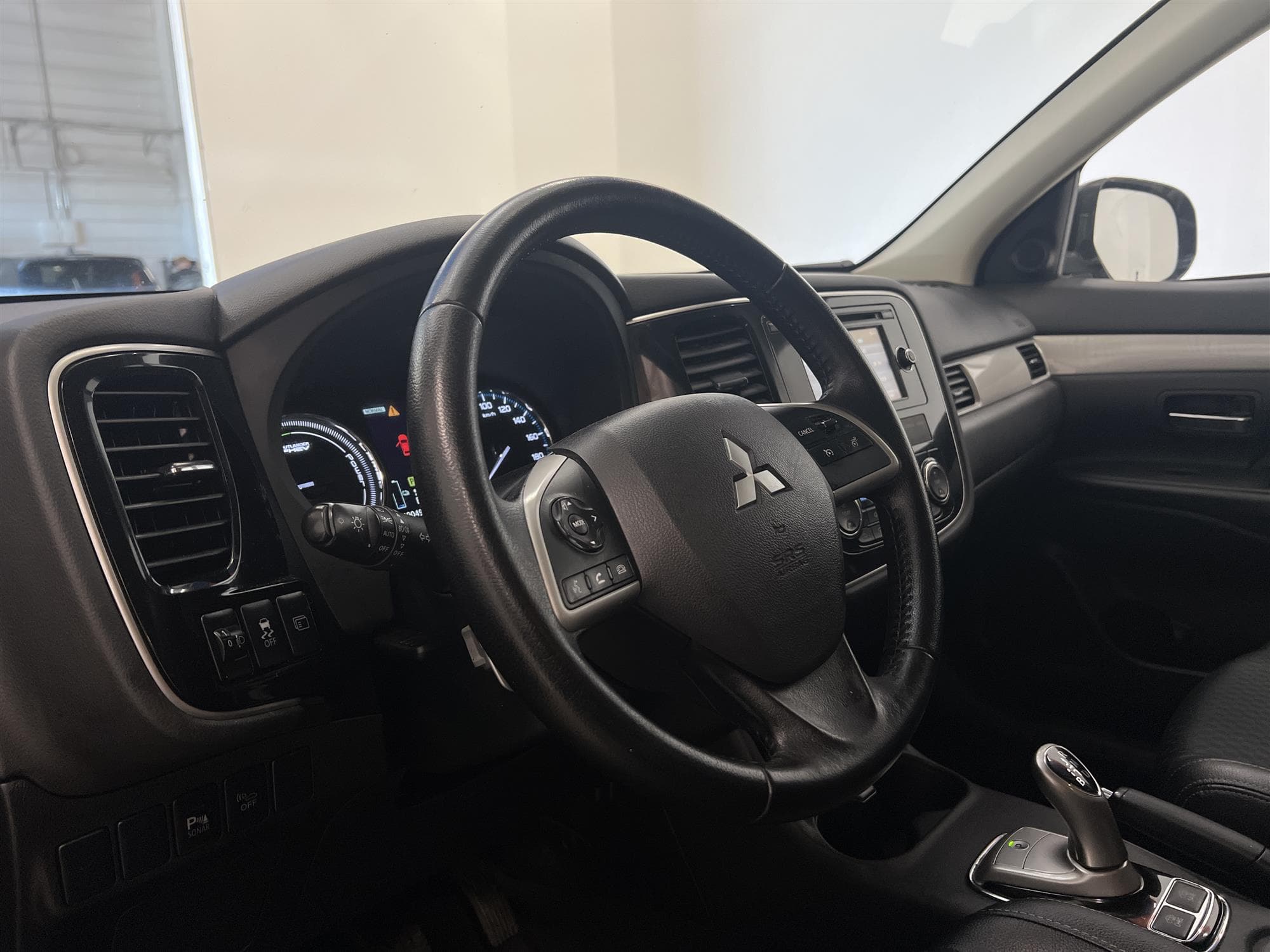 Mitsubishi Outlander P-HEV 2.0 Hybrid 4WD 203hk B-Kam Drag