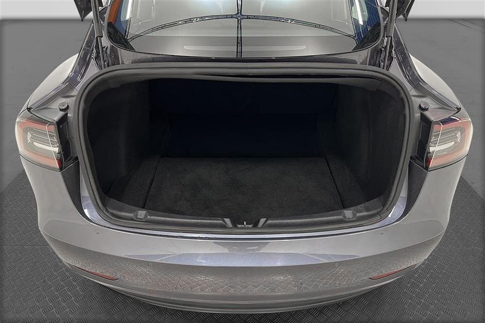 Tesla Model 3 Long Range AWD 440hk Uppgraderad AP Svensksåldinteriör