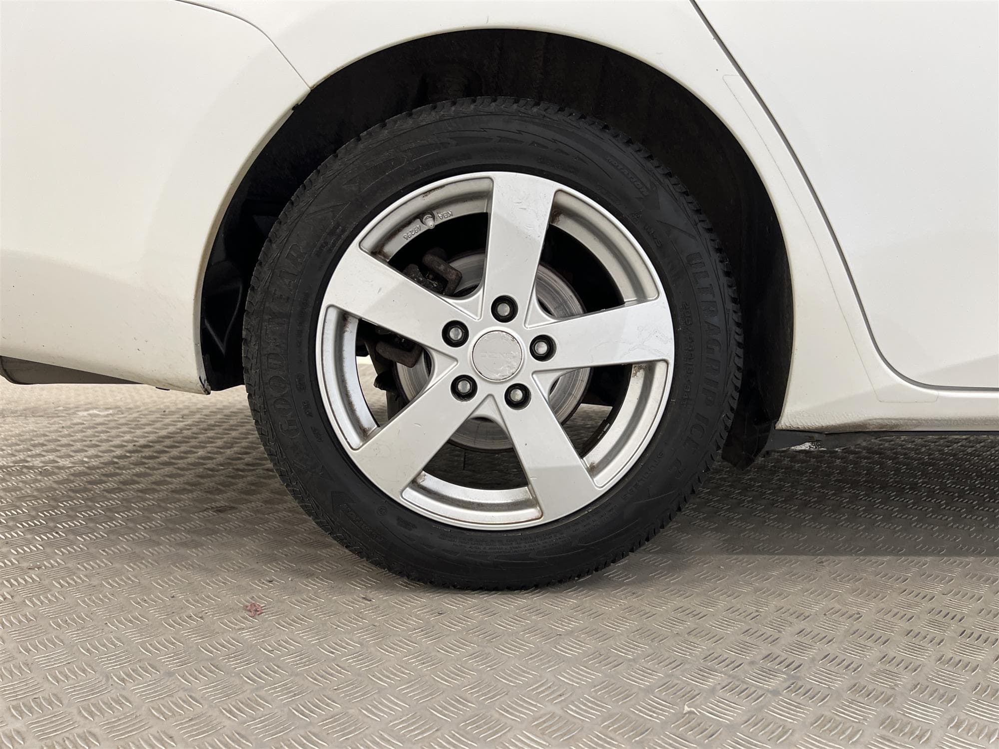 Toyota Auris Hybrid e-CVT 136hk B-Kam 360kr Skatt 0,39L/mil 