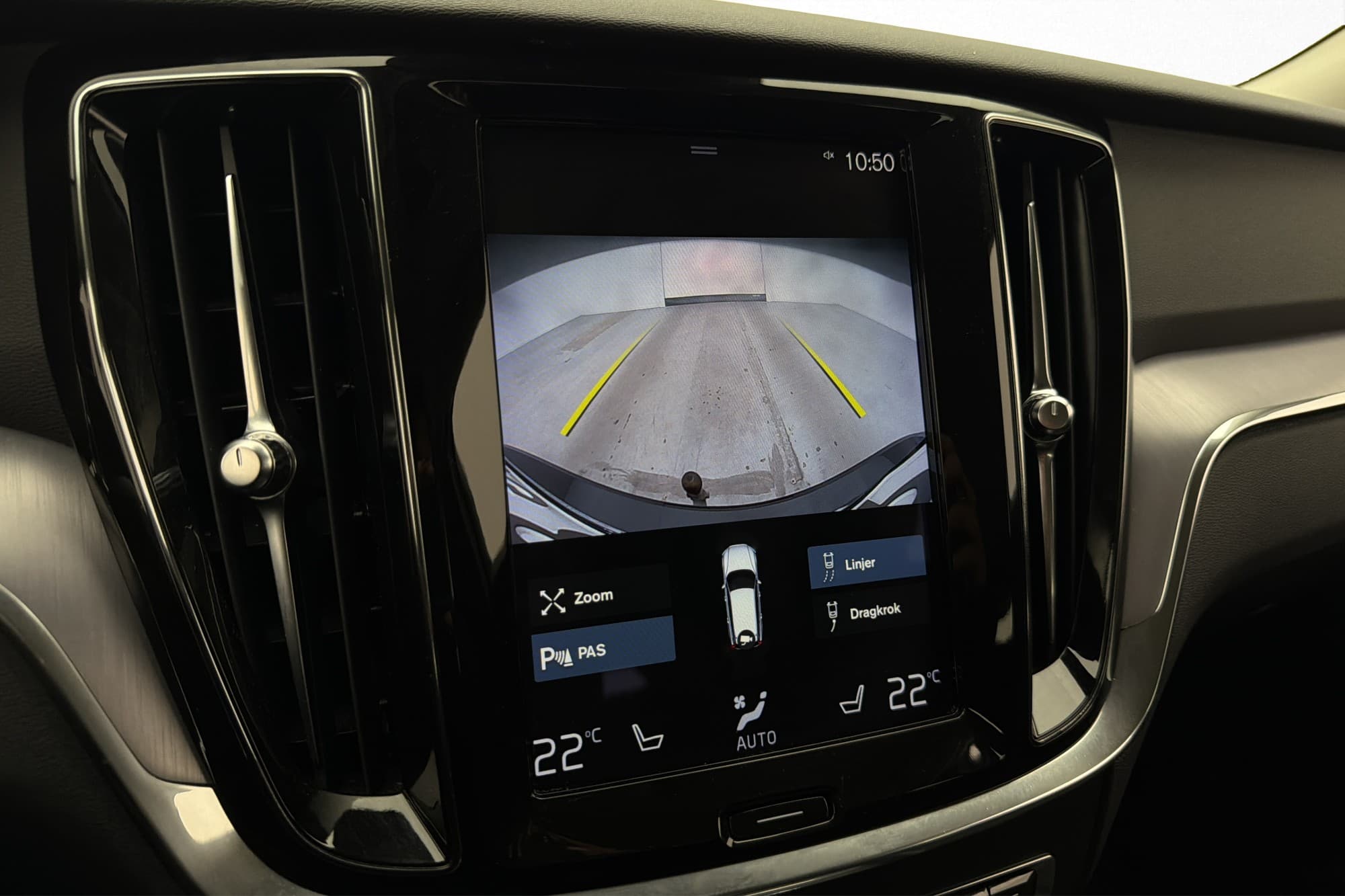 Volvo V60 B4 197hk Momentum VOC D-Värmare B-Kamera Navi Drag