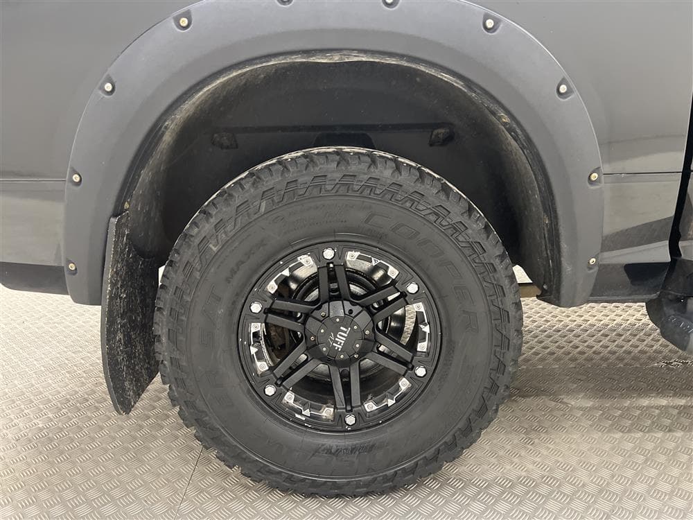 Dodge Ram Sport 5.7 Hemi 4WD 401hk Breddare Taklucka Moms interiör