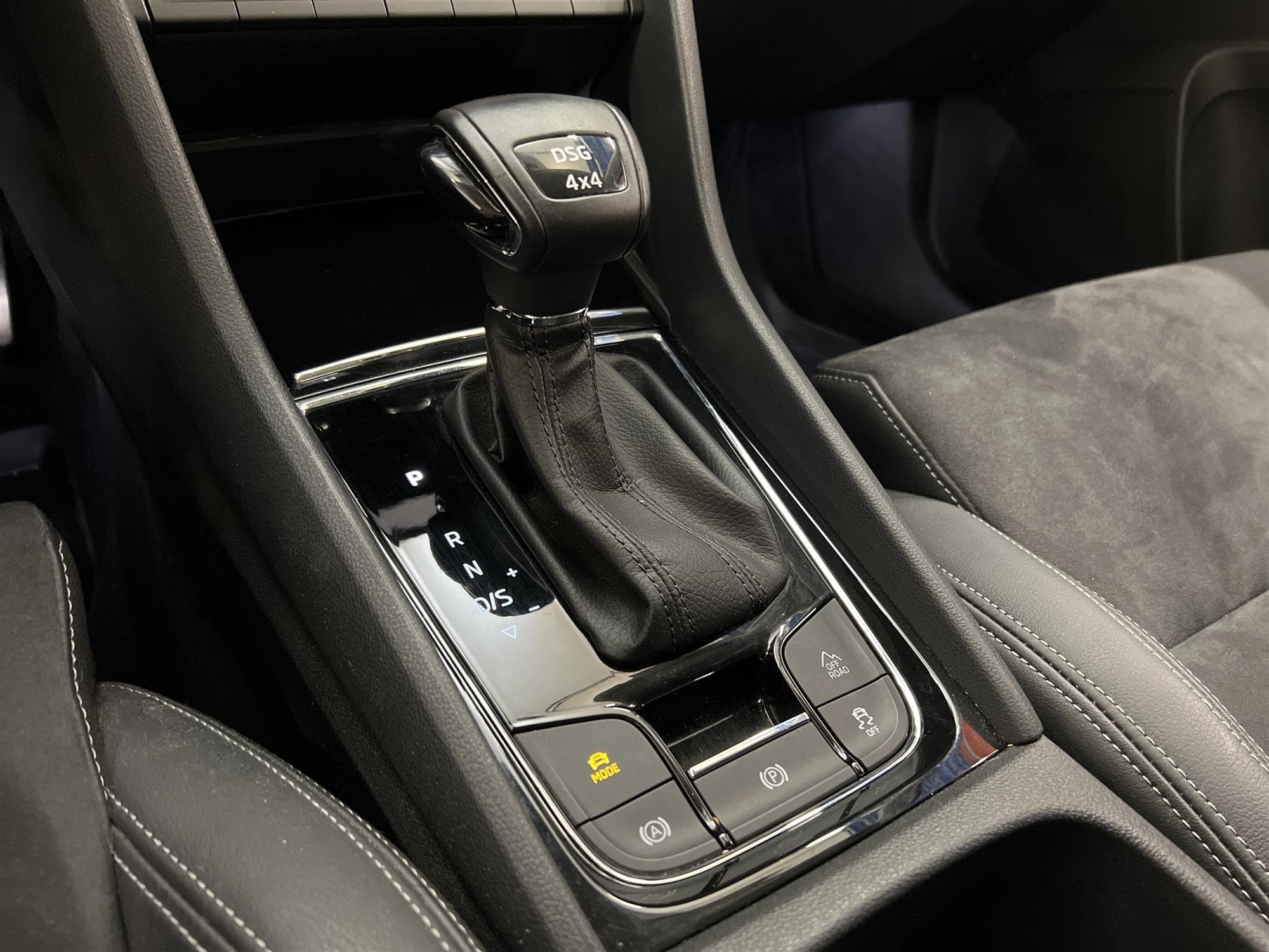 Skoda  Karoq 2.0 TDI 4x4 DSG 150hk Businessline D-Värm Drag 
