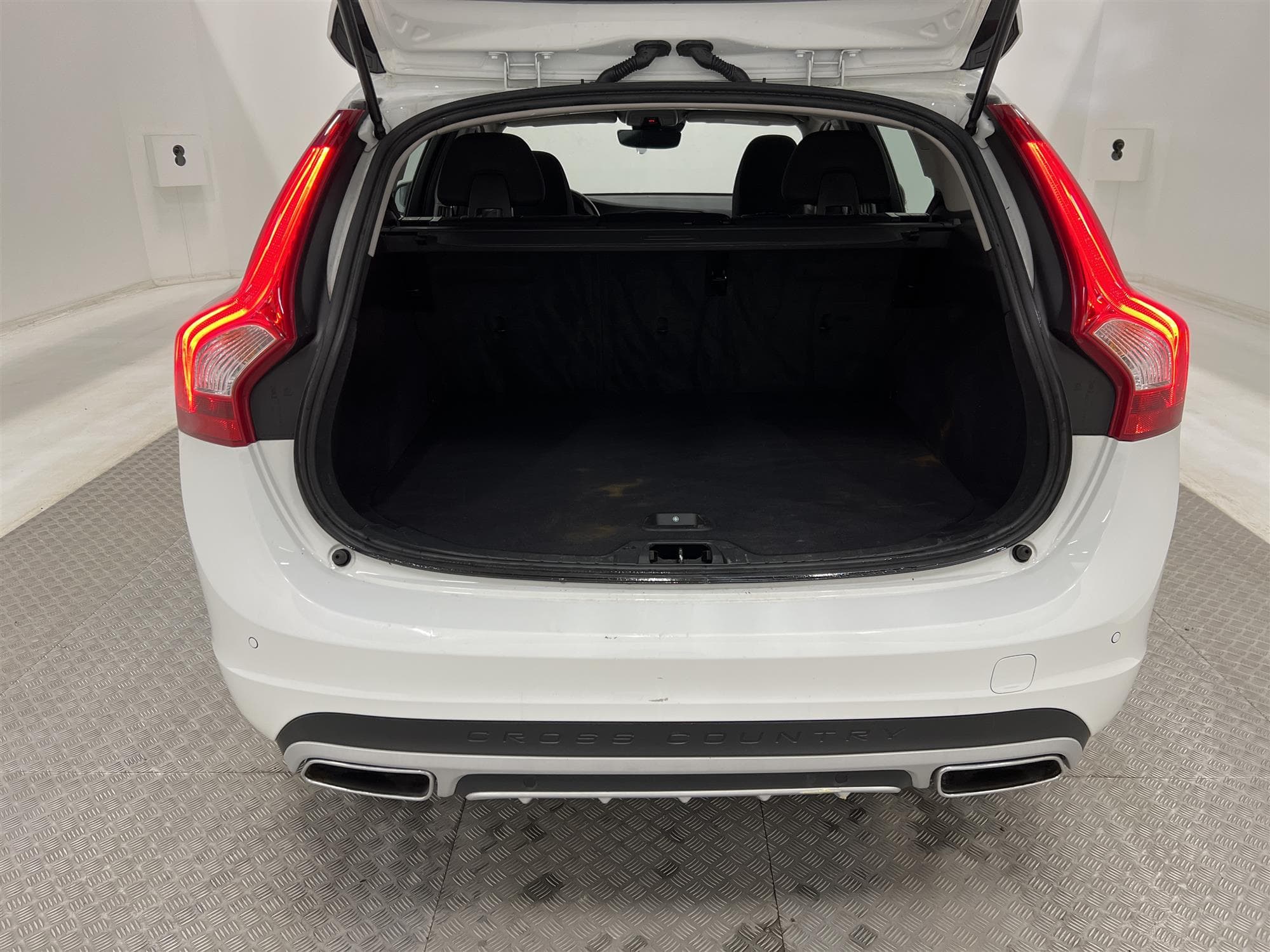Volvo V60 Cross Country D3 150hk D-Värm P-Sensorer0,46L/mil