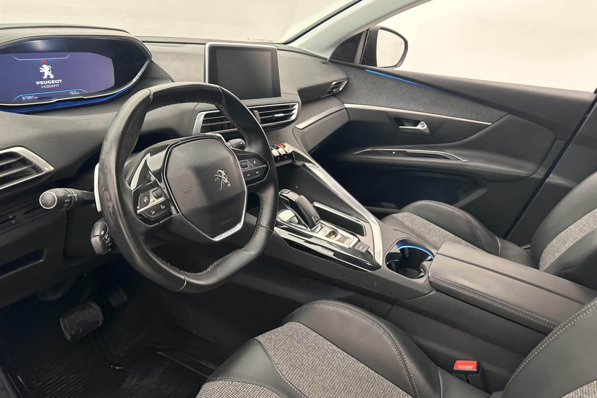 Peugeot 3008 1.2 130hk Allure Cockpit CarPlay En-Brukare