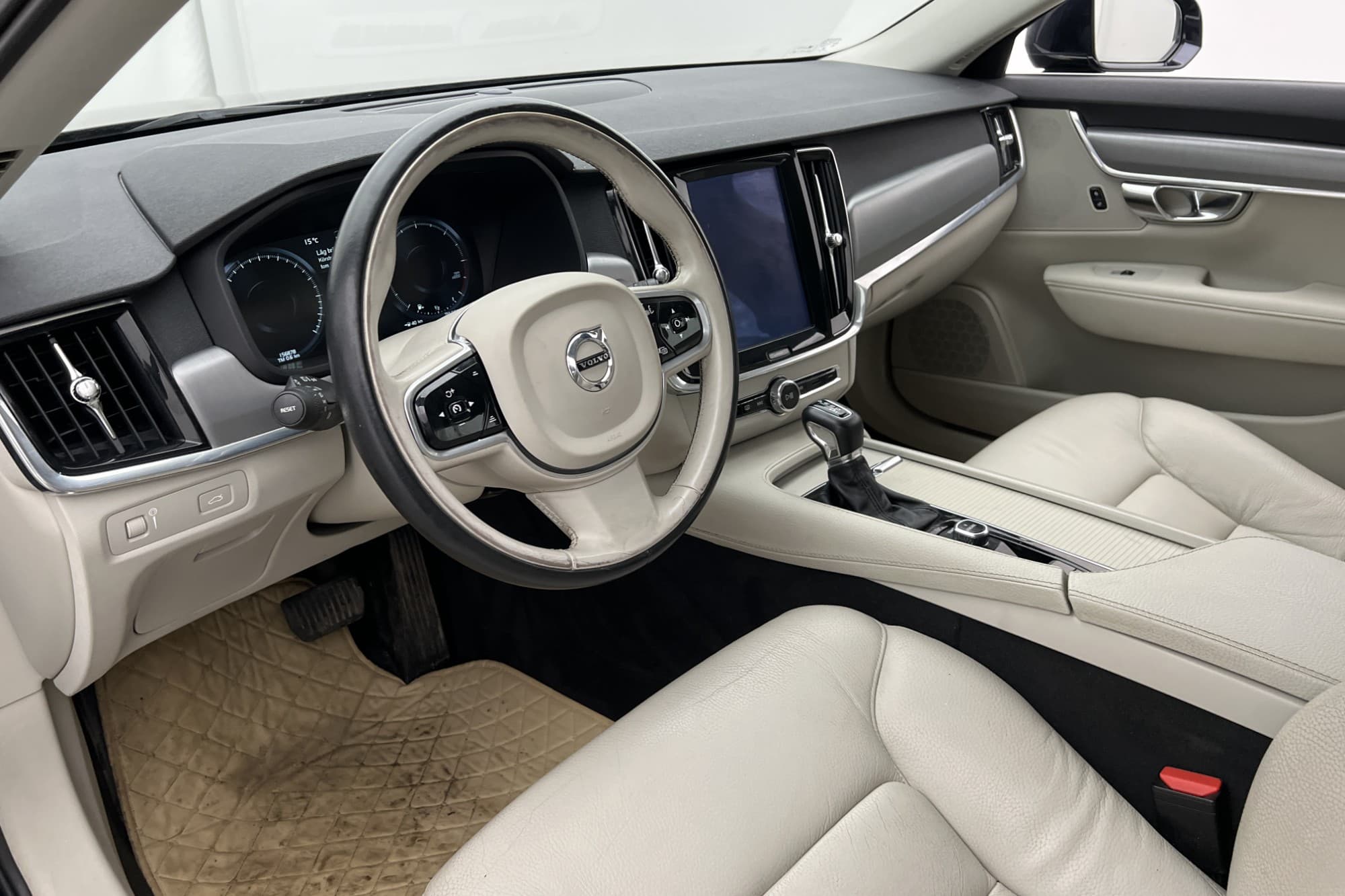Volvo V90 D3 Momentum Värmare VOC Drag Skinn CarPlay