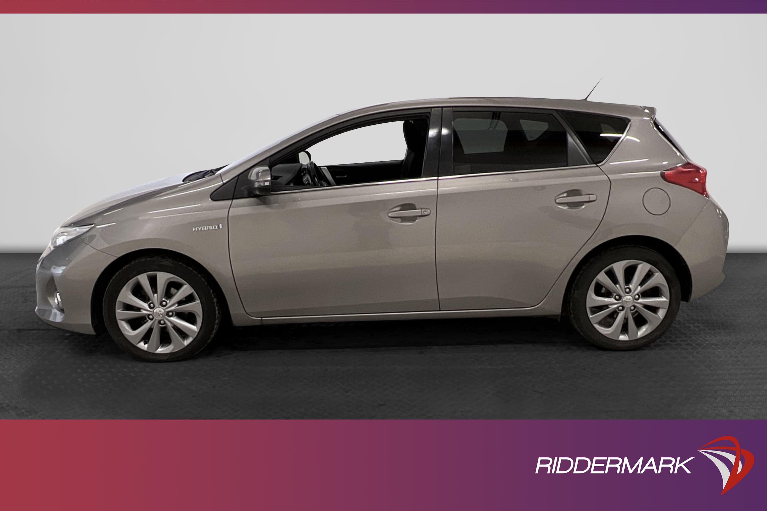Toyota Auris Hybrid e-CVT 136hk