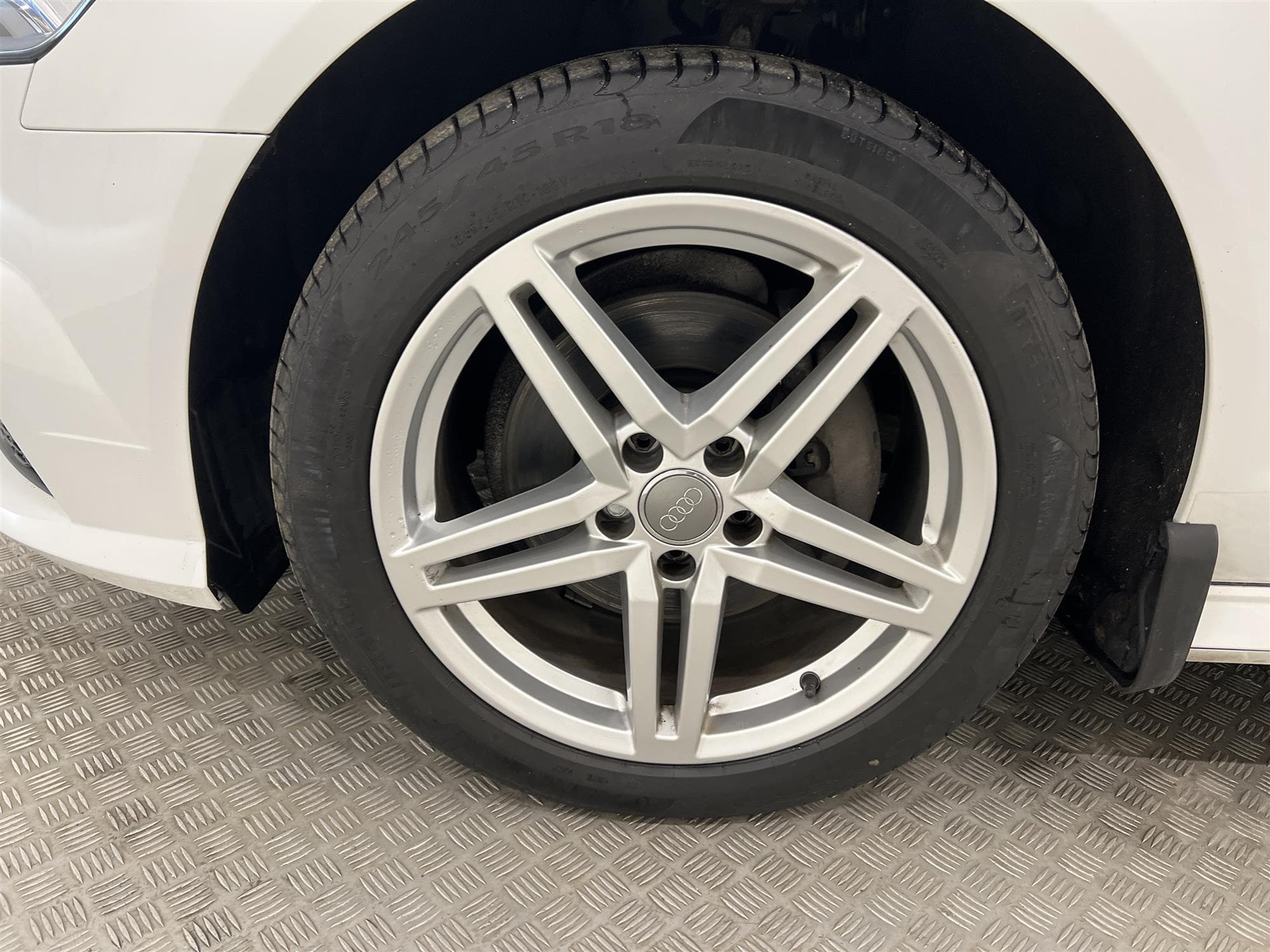 Audi A6  2.0 TDI Quattro 190hk  D-Värm Drag Navi 0,52L/mil
