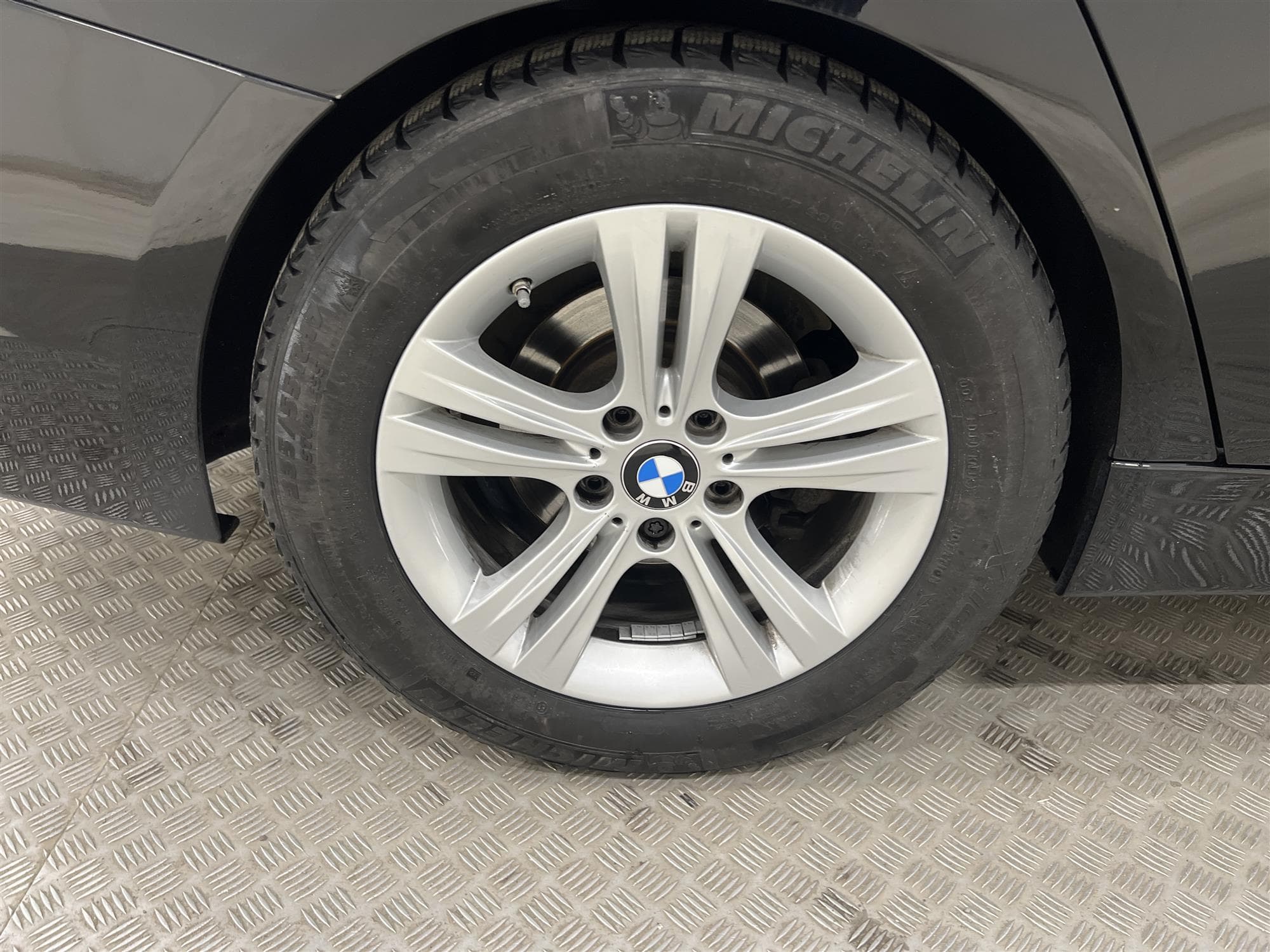 BMW 318d 150hk Sport line Cockpit Drag Navi Elstol Med Minne