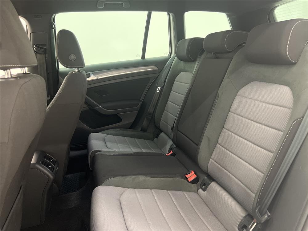 Volkswagen Golf 150hk Full R-Line Pluspaket Backkamera Draginteriör