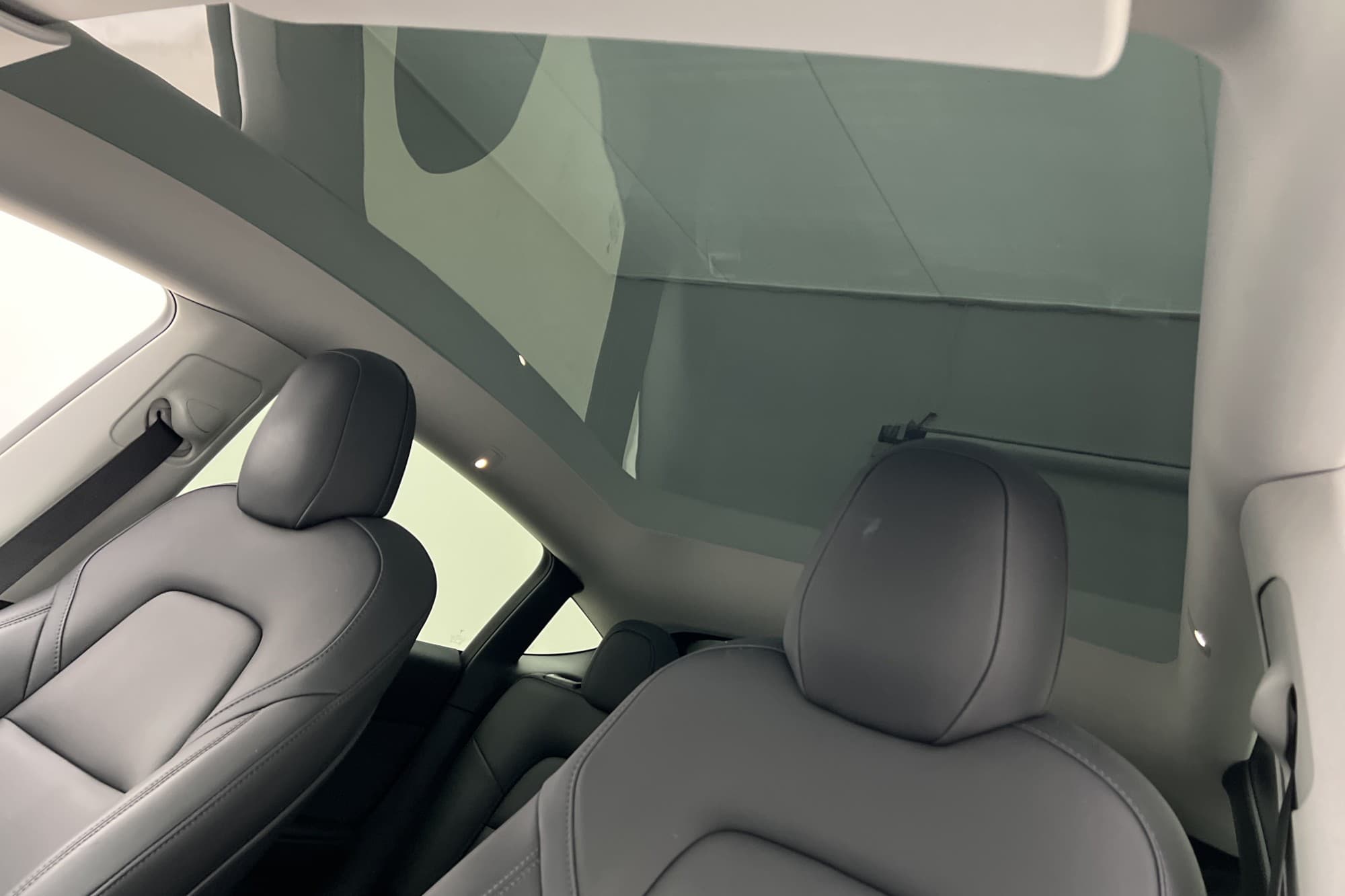 Tesla Model Y Long Range AWD Autopilot Svensksåld