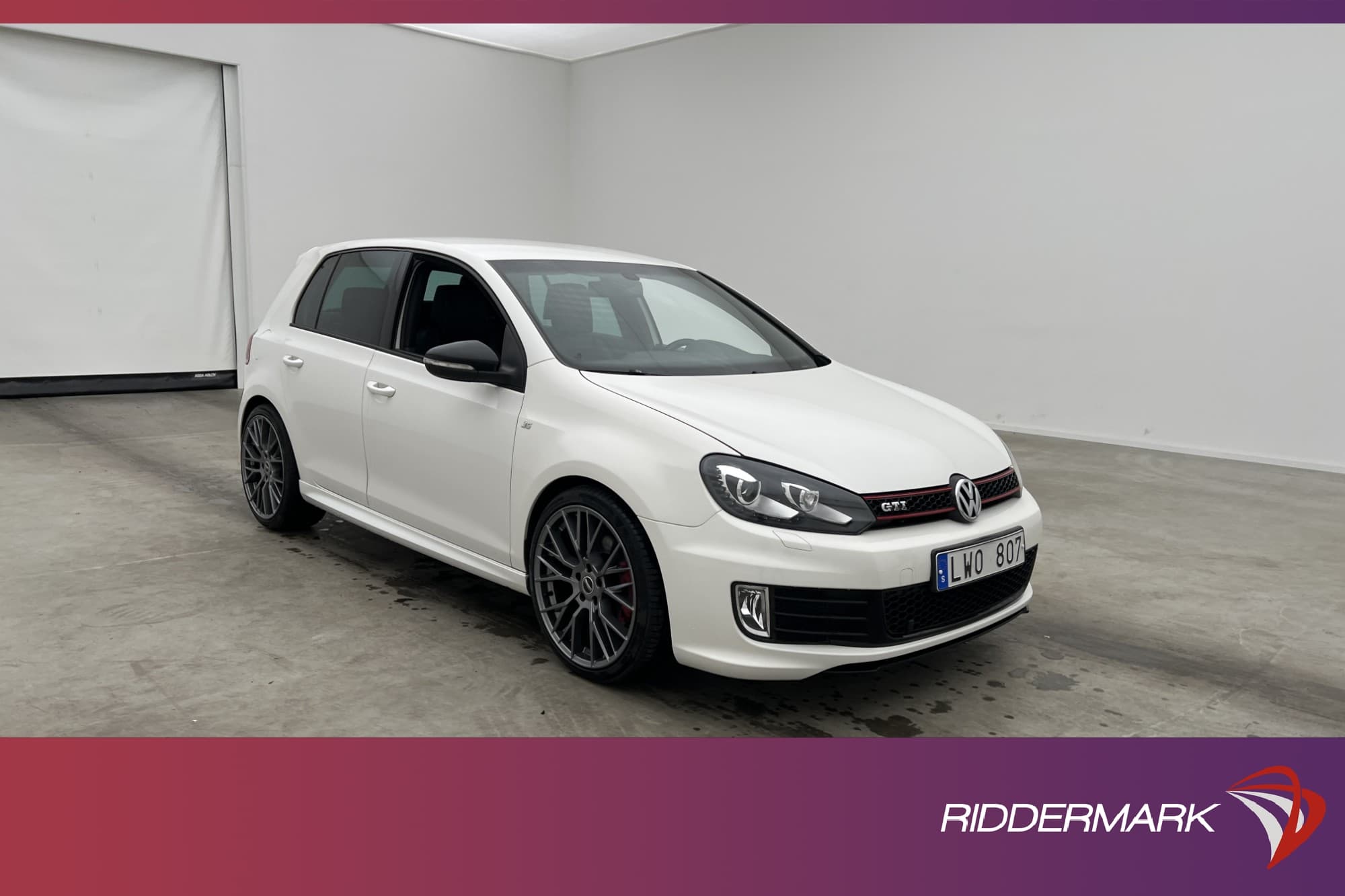 Volkswagen Golf GTI 235hk