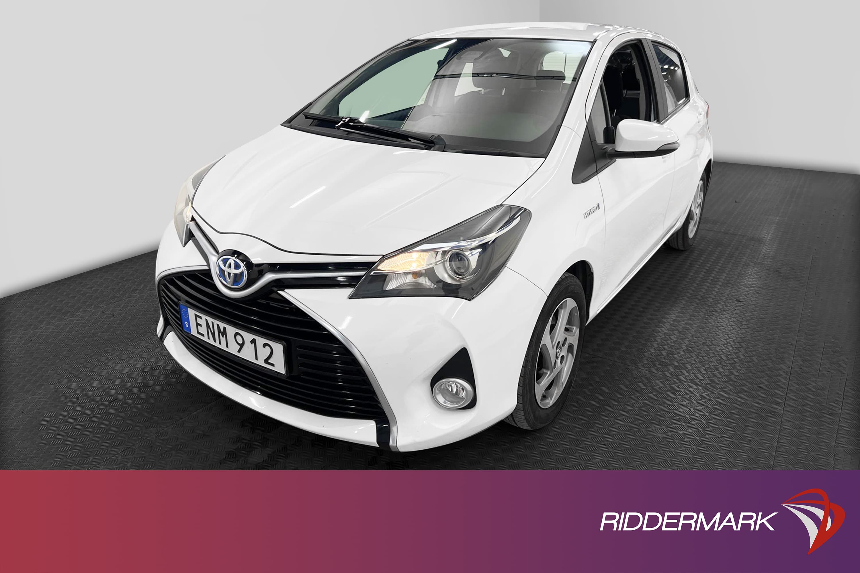 Toyota Yaris Hybrid e-CVT 101hk 2 Brukare B-Kam 360kr Skatt