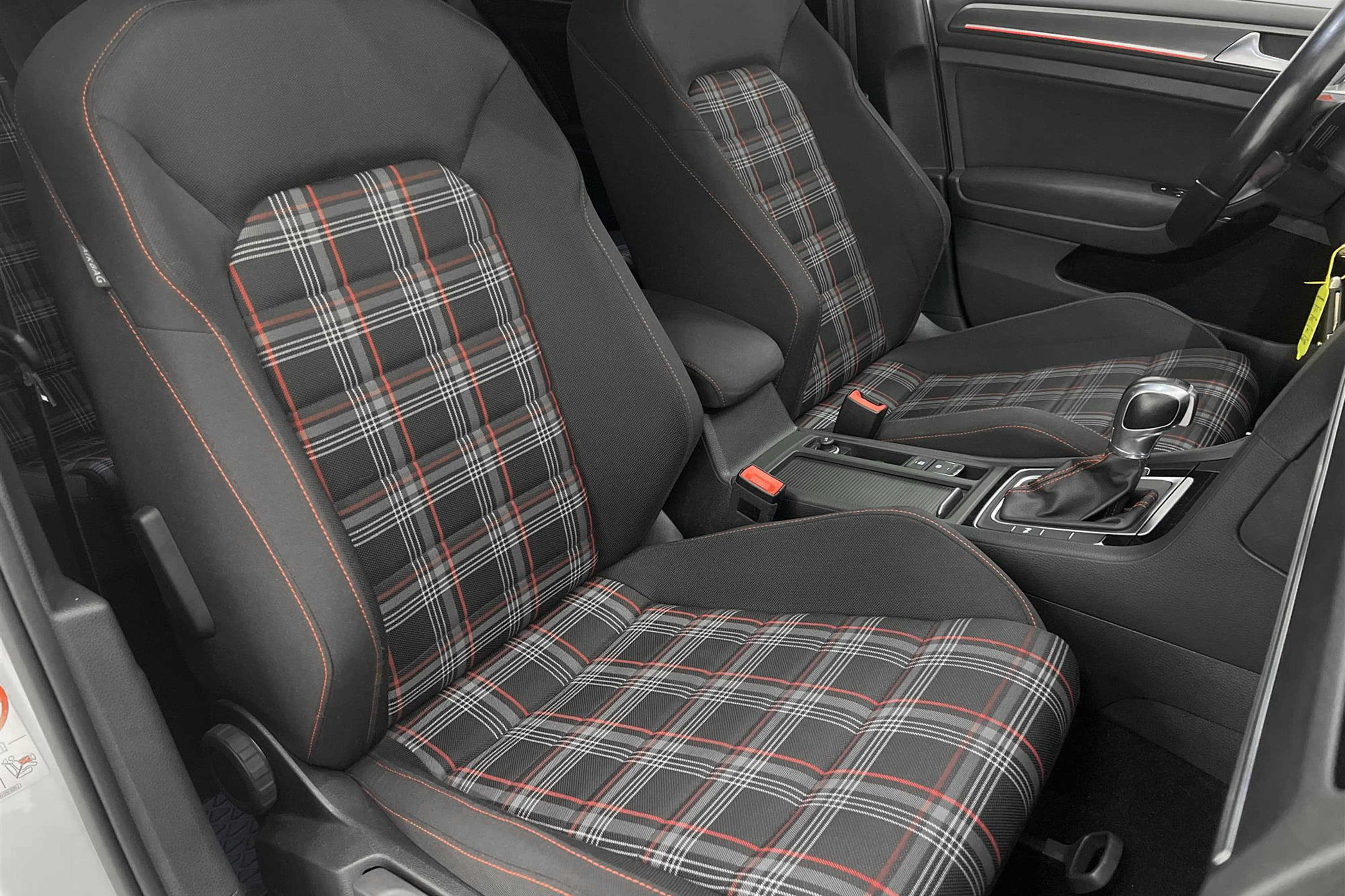 Volkswagen Golf GTI Performance DSG 245hk Kamera Active info
