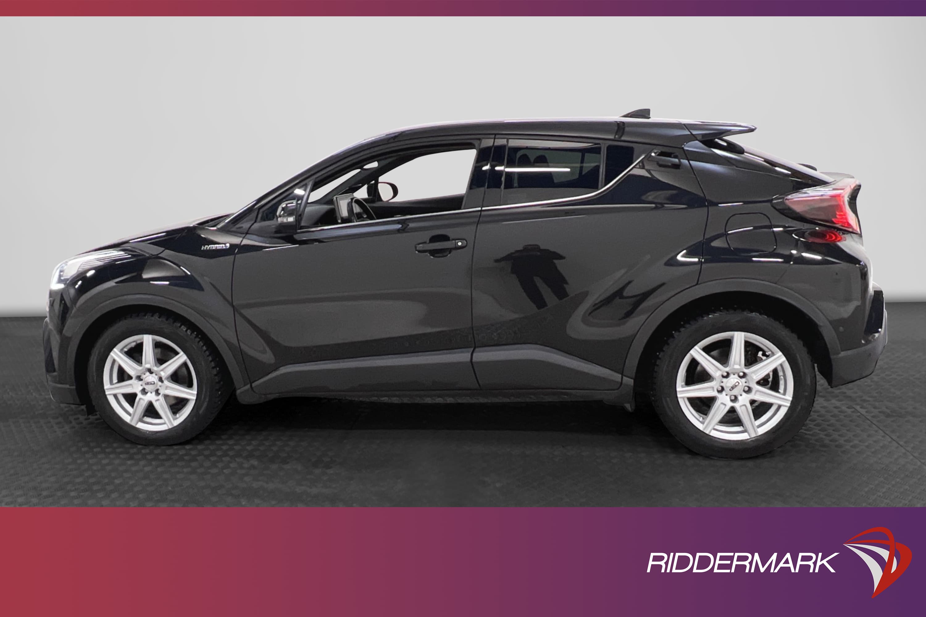 Toyota C-HR Hybrid 122hk Executive B-kamera Navi JBL