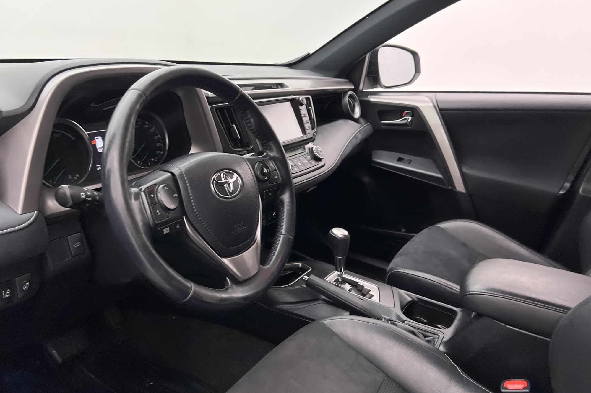 Toyota RAV4 Hybrid AWD 197hk X-Edition Kamera Drag Rattvärme