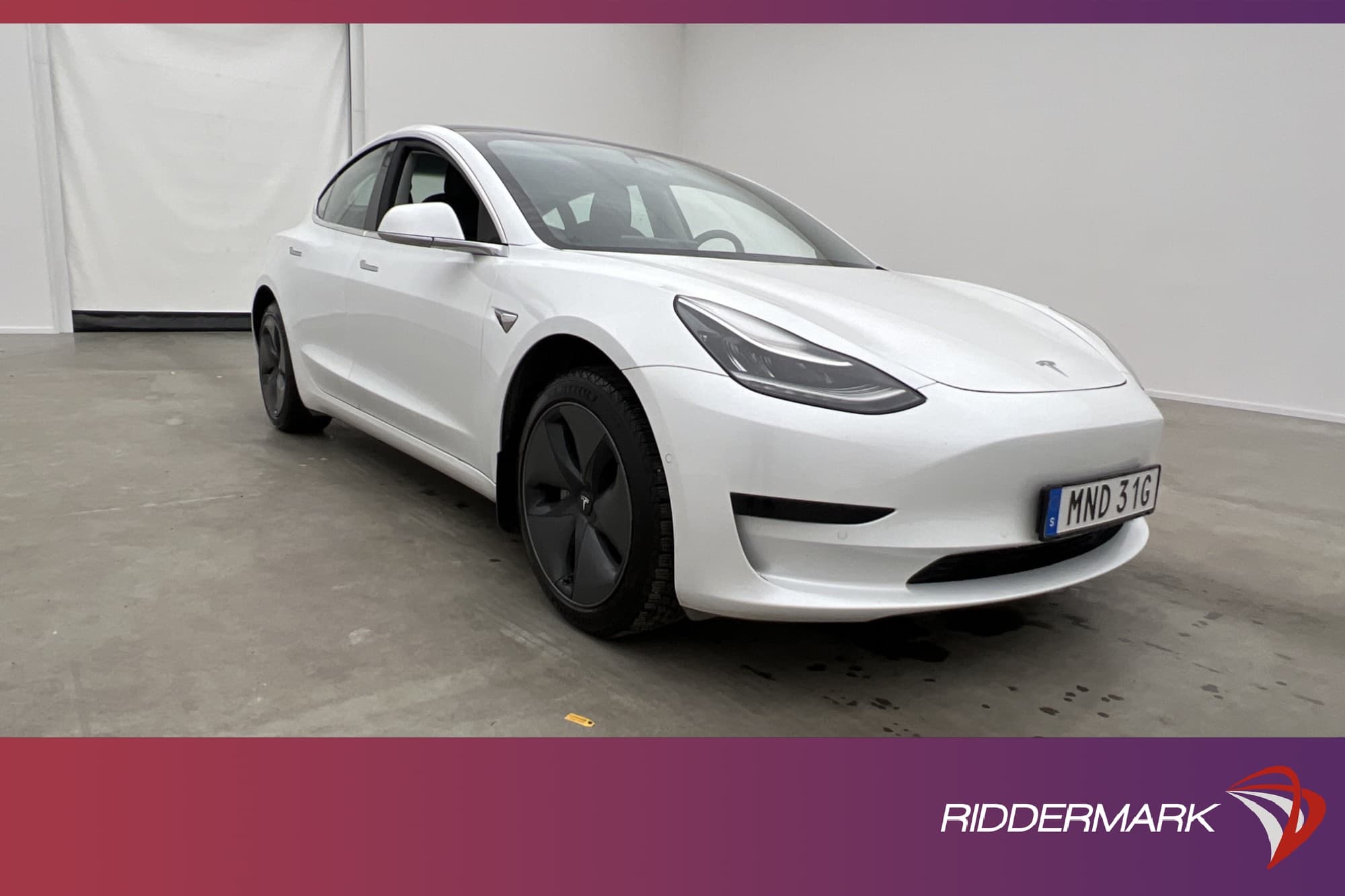 Tesla Model 3 Standard Range Plus Autopilot Pano Svensksåld