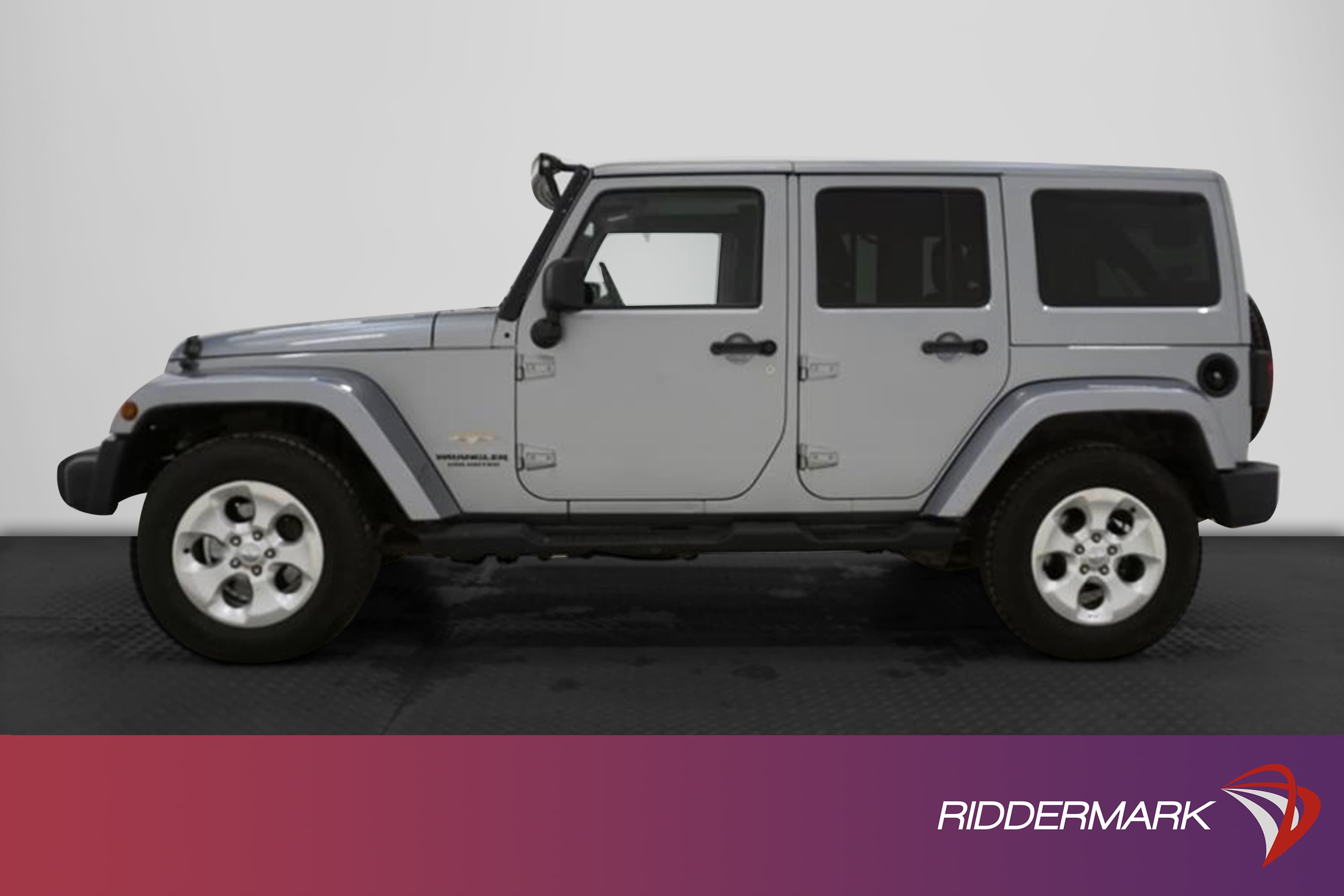 Jeep Wrangler 4WD Unlimited Sahara Edition Skinn Drag Naviexteriör