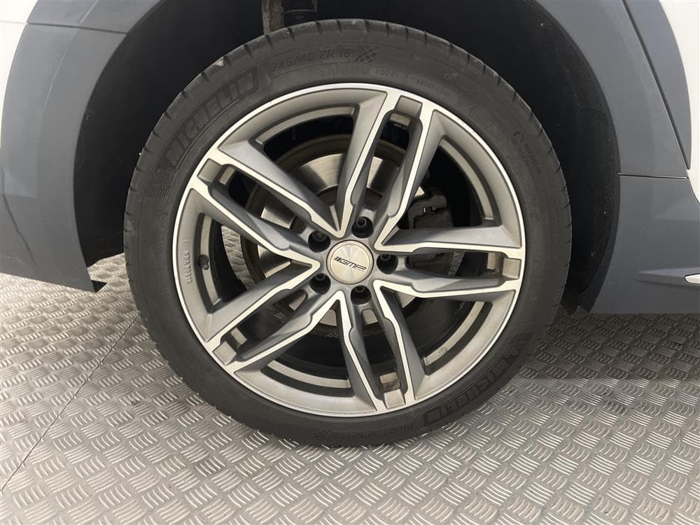 Audi A4 Allroad 2.0 TDI Q 190hk Cockpit Navi Värmare Draginteriör