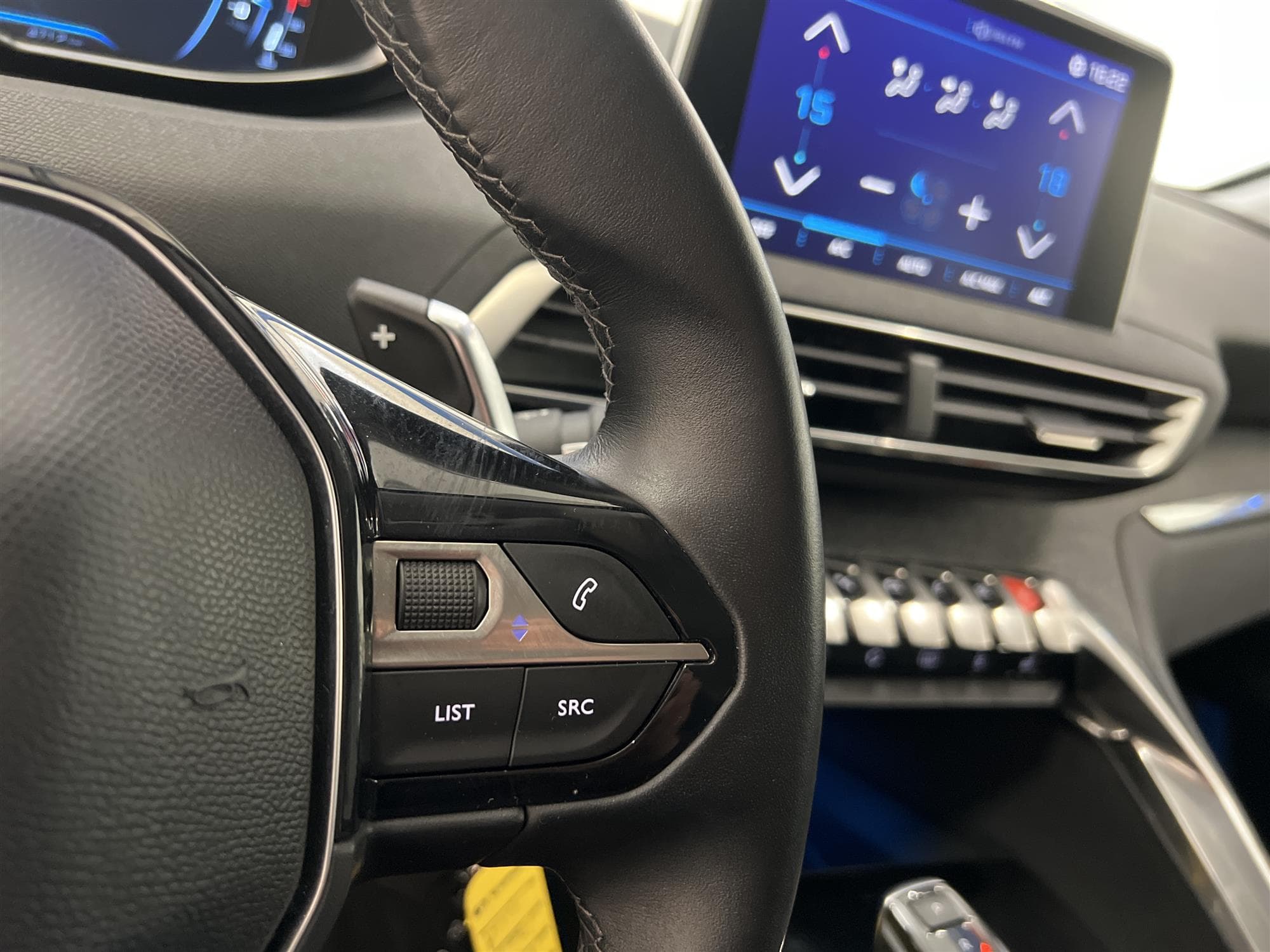 Peugeot 3008 SUV 1.2 PureTech 130hk Allure BKam Cockpit Drag