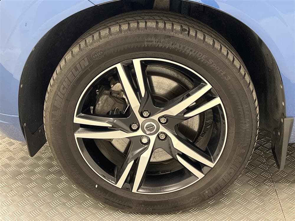 Volvo XC60 D4 AWD R-Design Voc Värmare  Panorama Skinn Naviinteriör