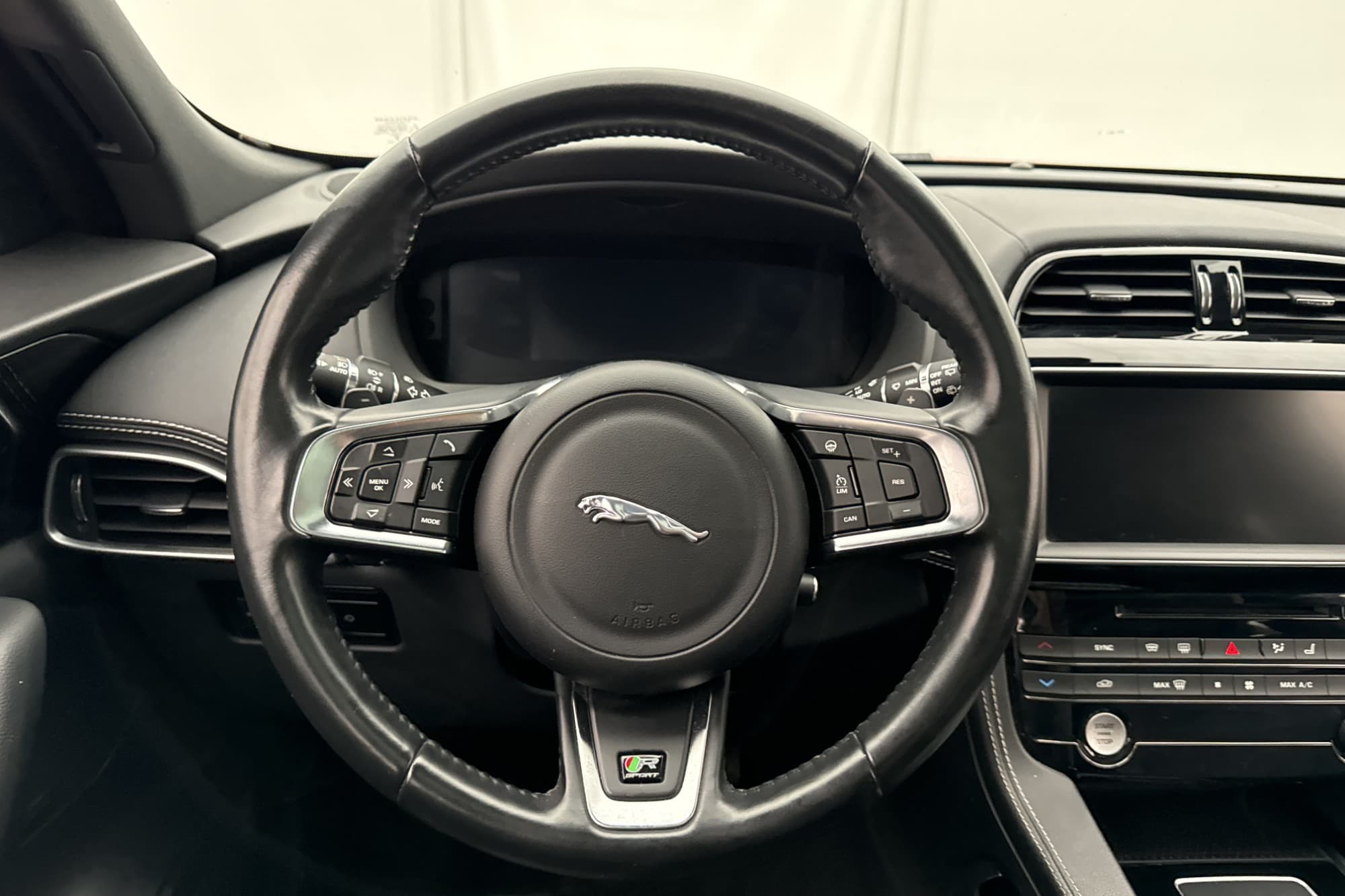 Jaguar F-Pace 20d AWD 180hk R-Sport Pano Meridian Navi Skinn
