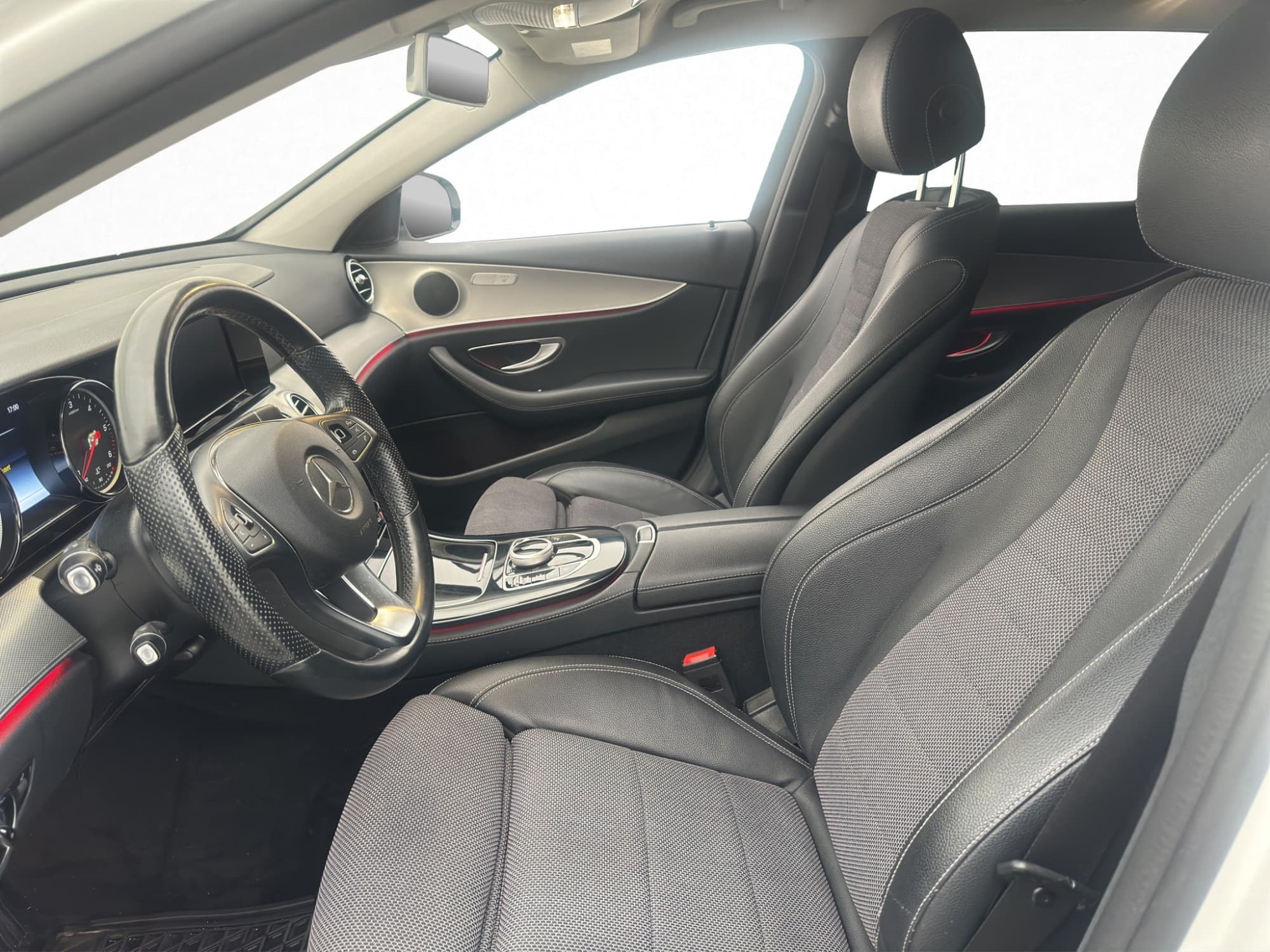 Mercedes-Benz E220d T Avantgarde Värmare Kamera Navi Drag