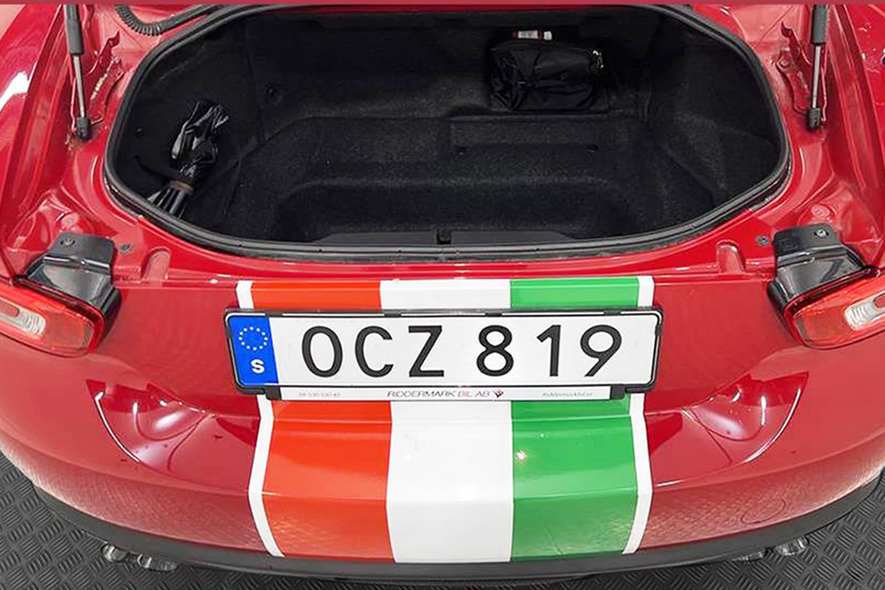 Fiat 124 Spider 1.4 Lounge 140hk GPS BOSE Kamera SV-såldinteriör