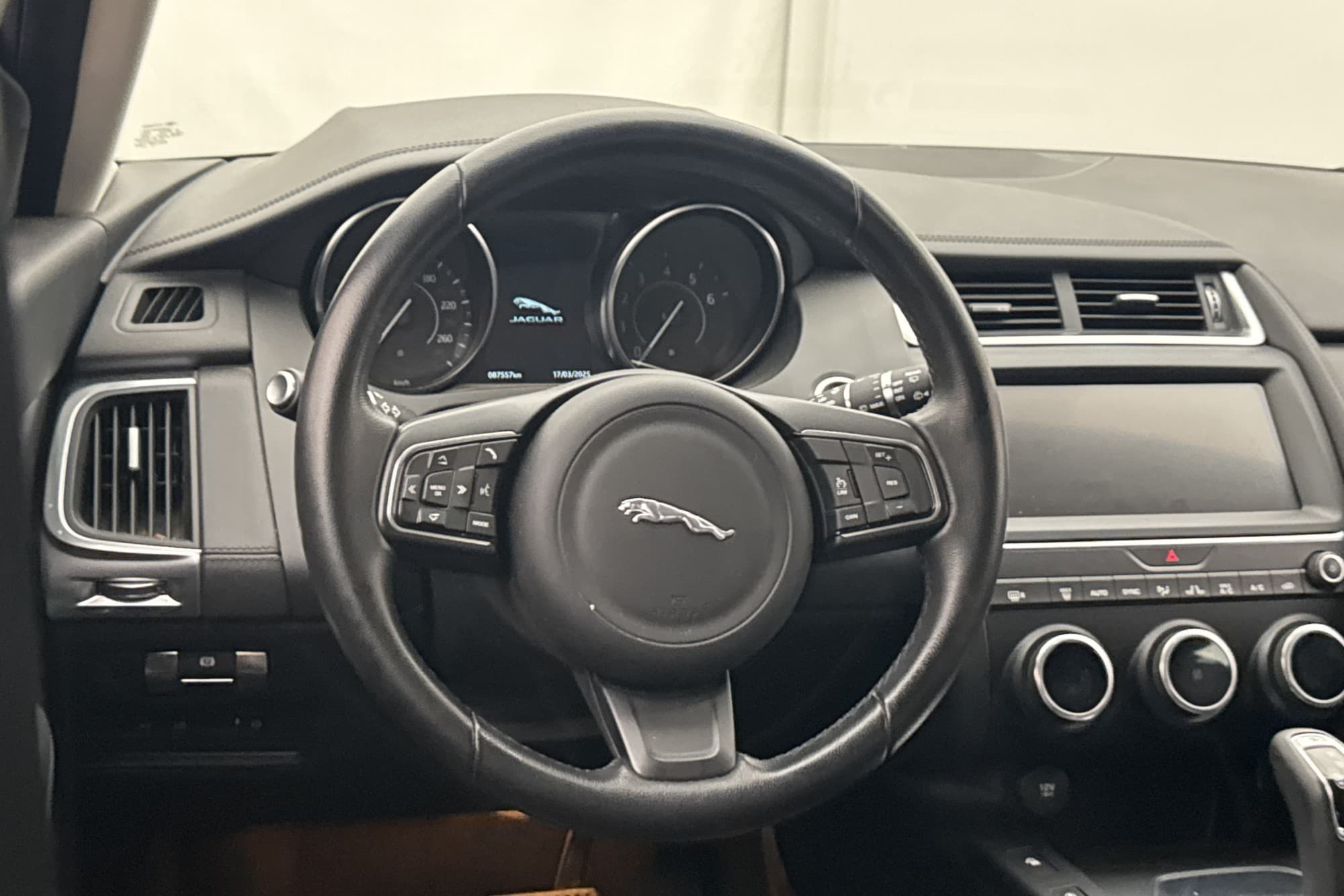 Jaguar E-Pace P200 AWD Kamera Navi Skinn Elstolar CarPlay