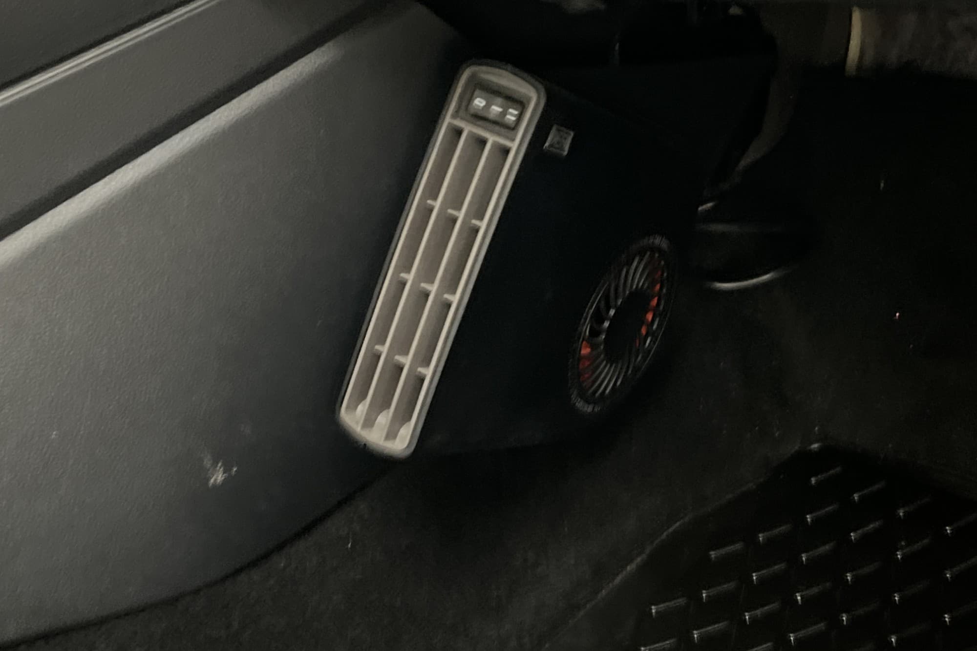 Volkswagen Polo 90hk R-Line M&K-Värmare Dragkrok Sensorer