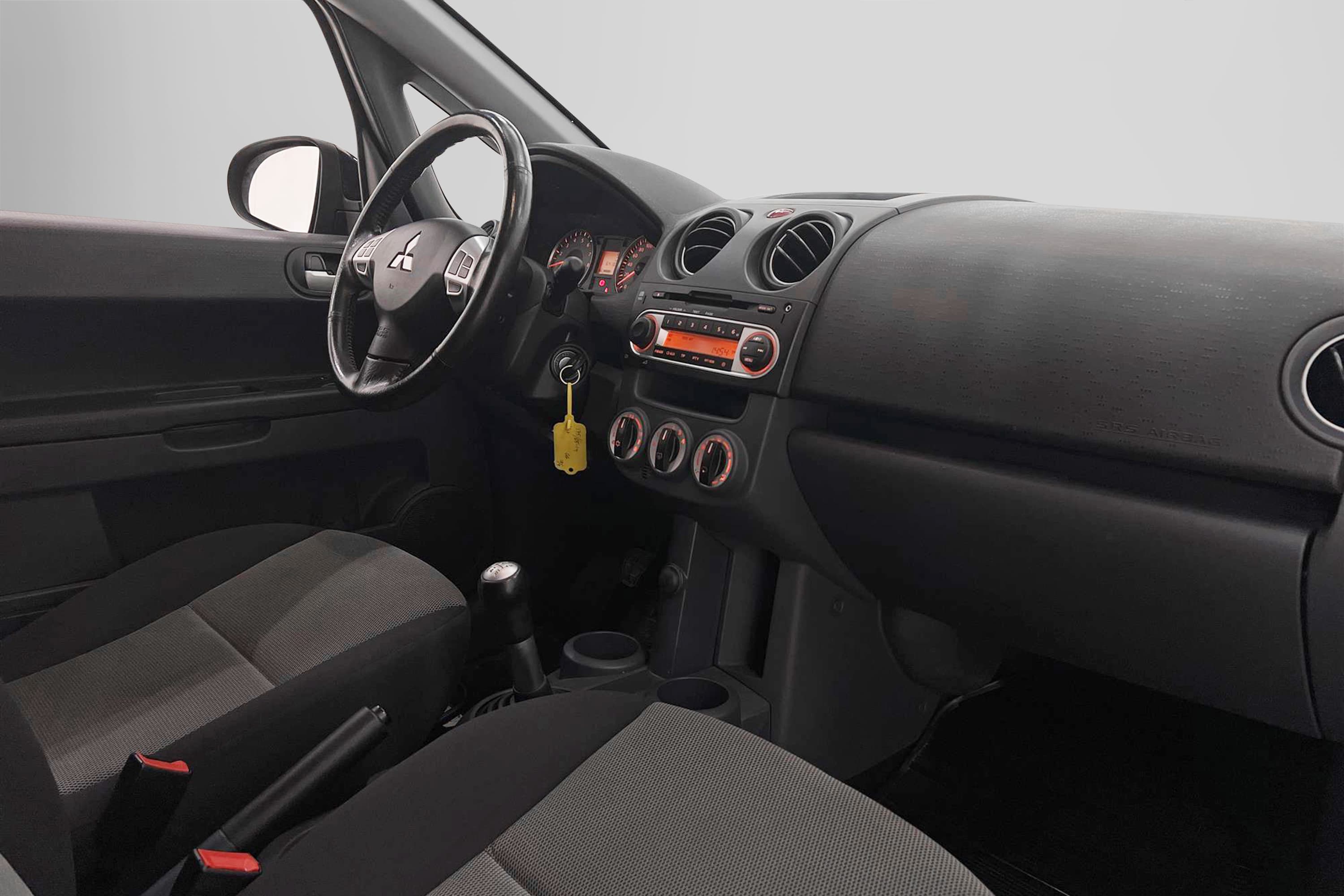 Mitsubishi Colt 1.3 95hk Nyservad 536kr Skatt 0,44L/mil