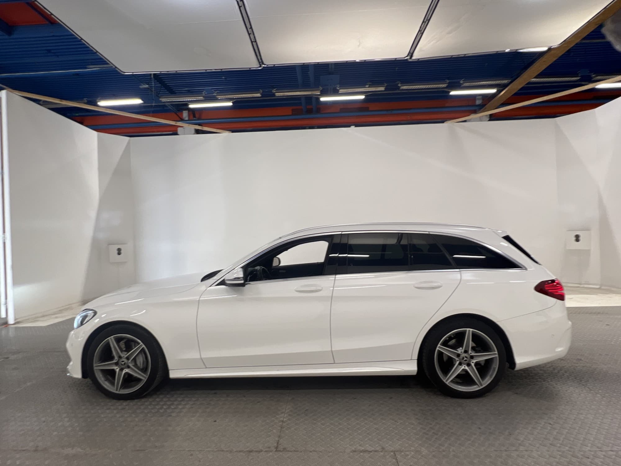 Mercedes-Benz C 220d 170hk AMG Panorama Skinn Keyless Drag