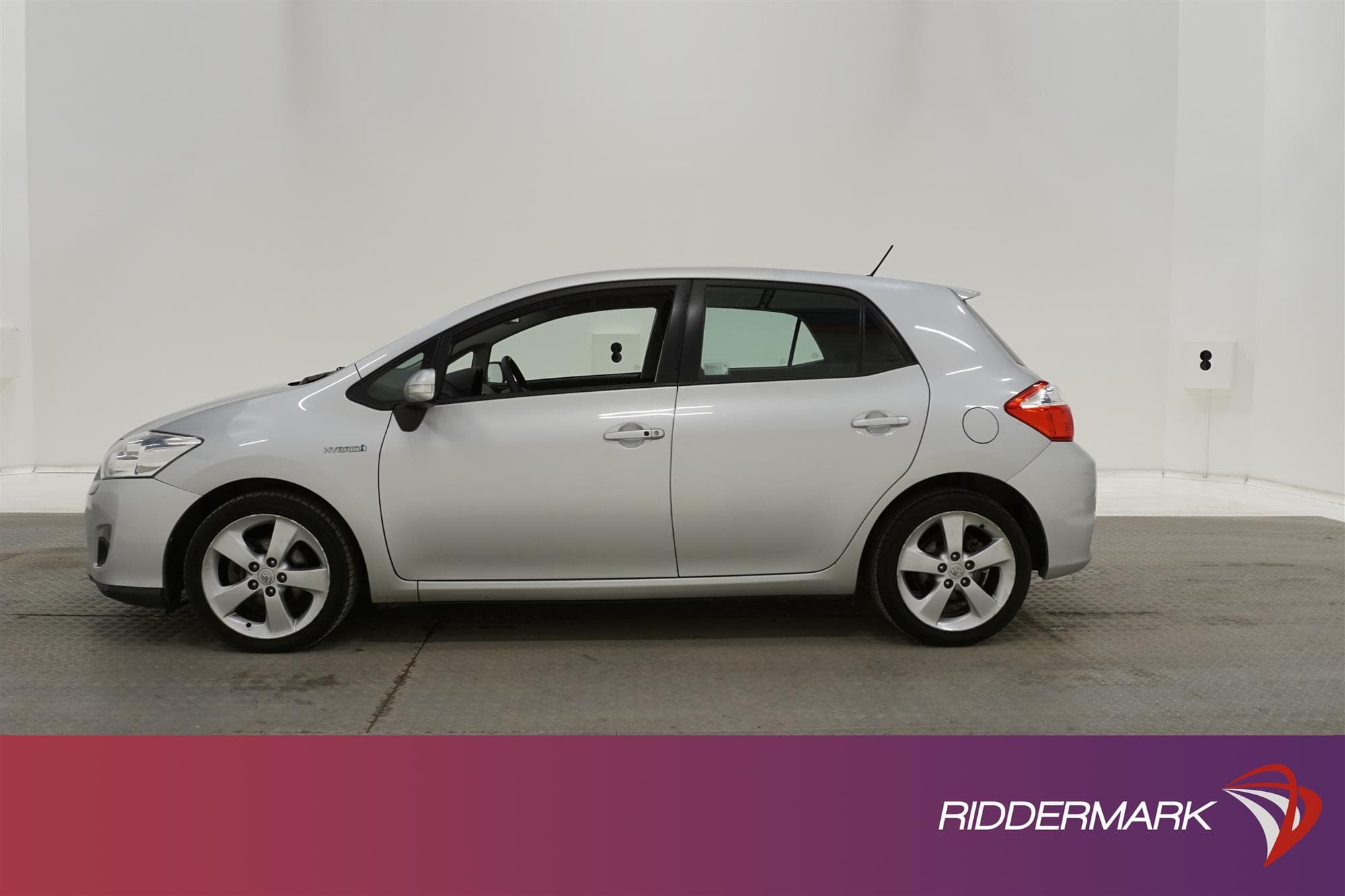 Toyota Auris Hybrid e-CVT 136hk