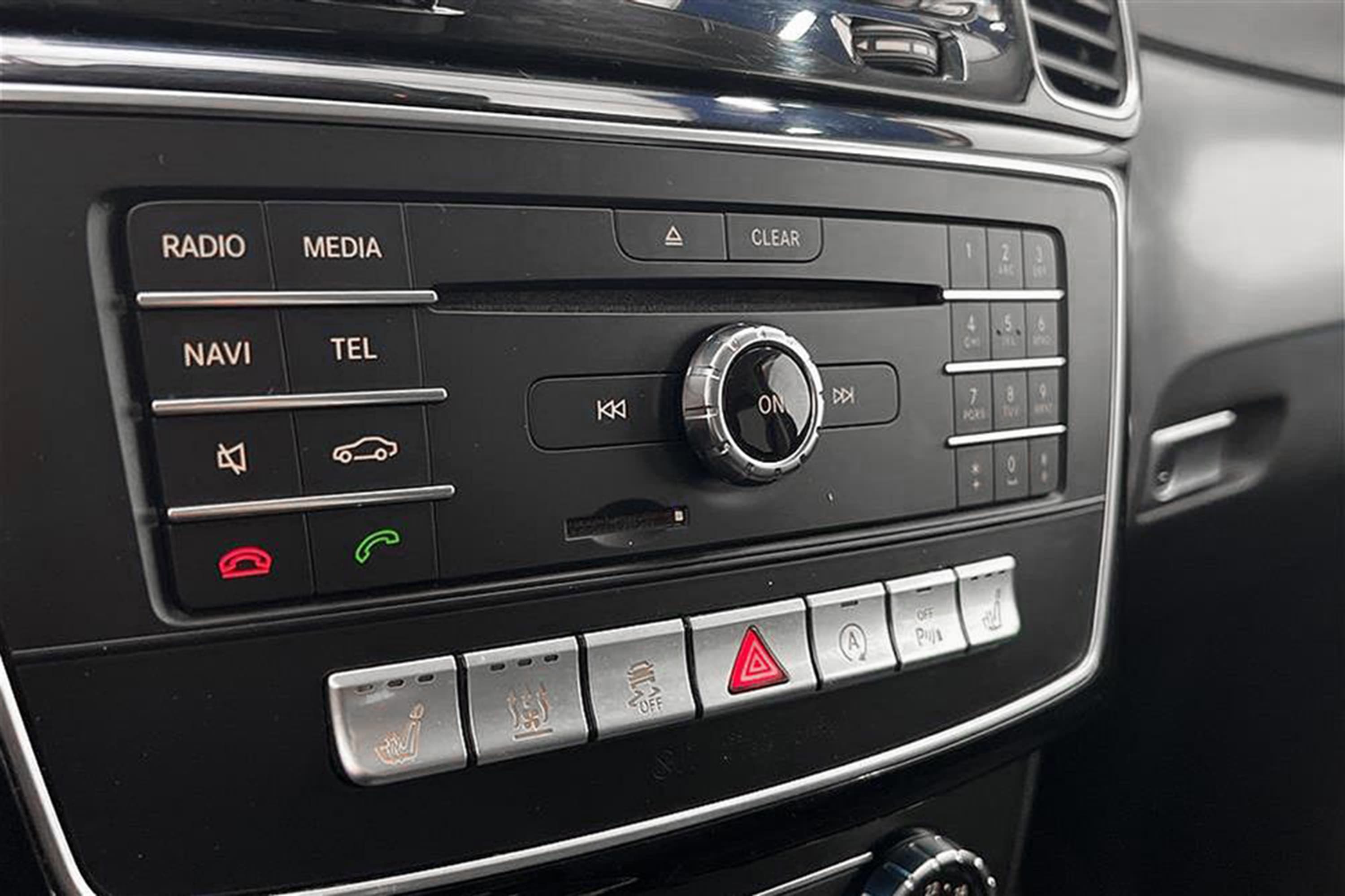 Mercedes-Benz GLE 350d 4M 258hk AMG Värmare 360° H/K Naviinteriör