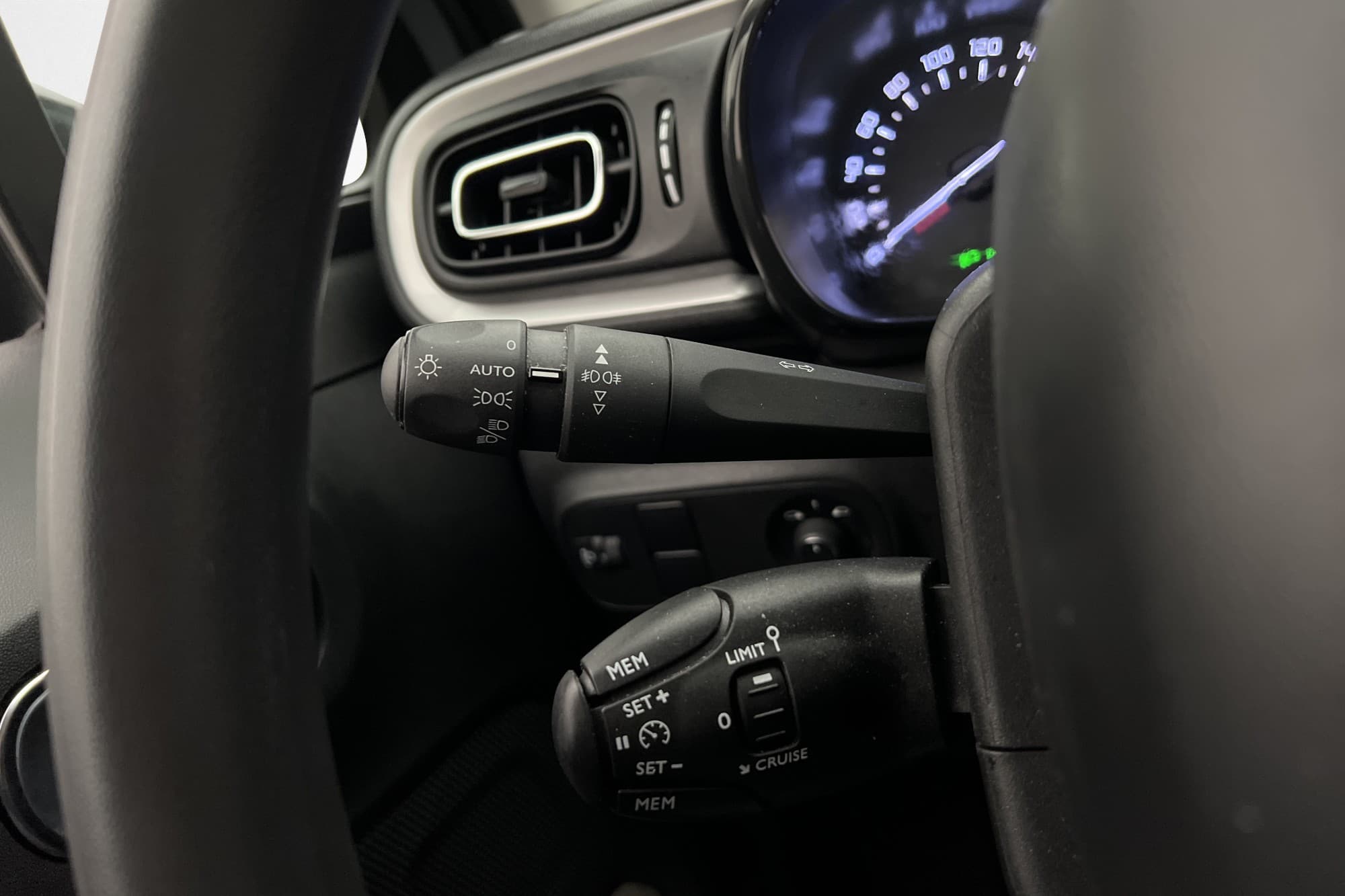 Citroën C3 1.2 Keyless CarPlay Sensorer LED Farthållare A/C