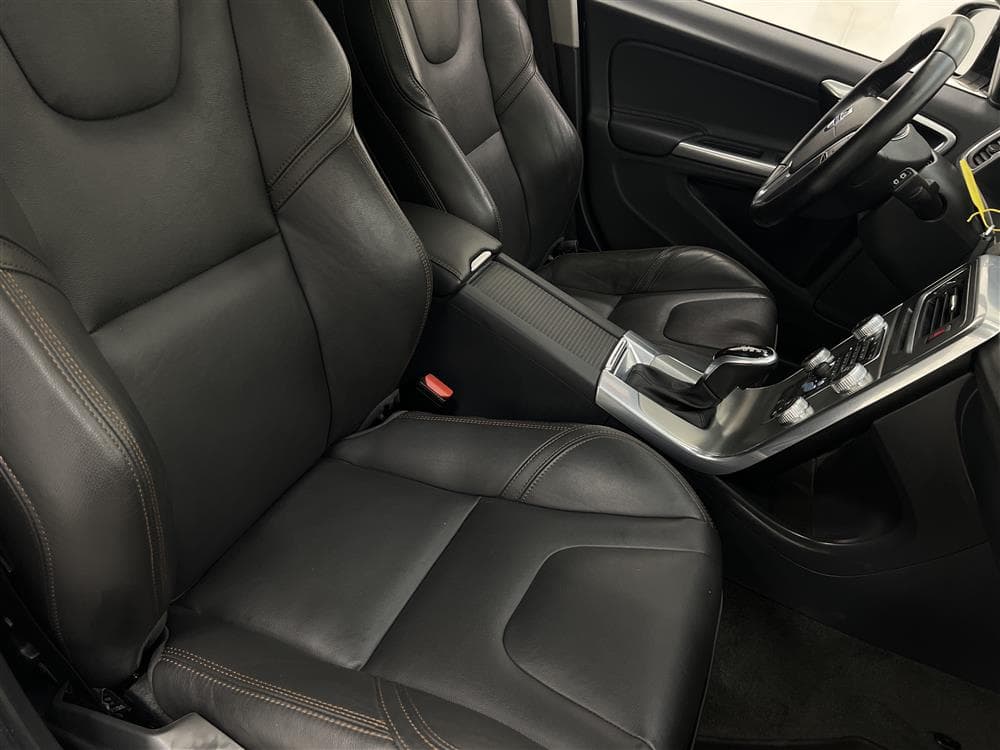 Volvo V60 D4 AWD Cross Country Summum VOC Värmare T-lucka