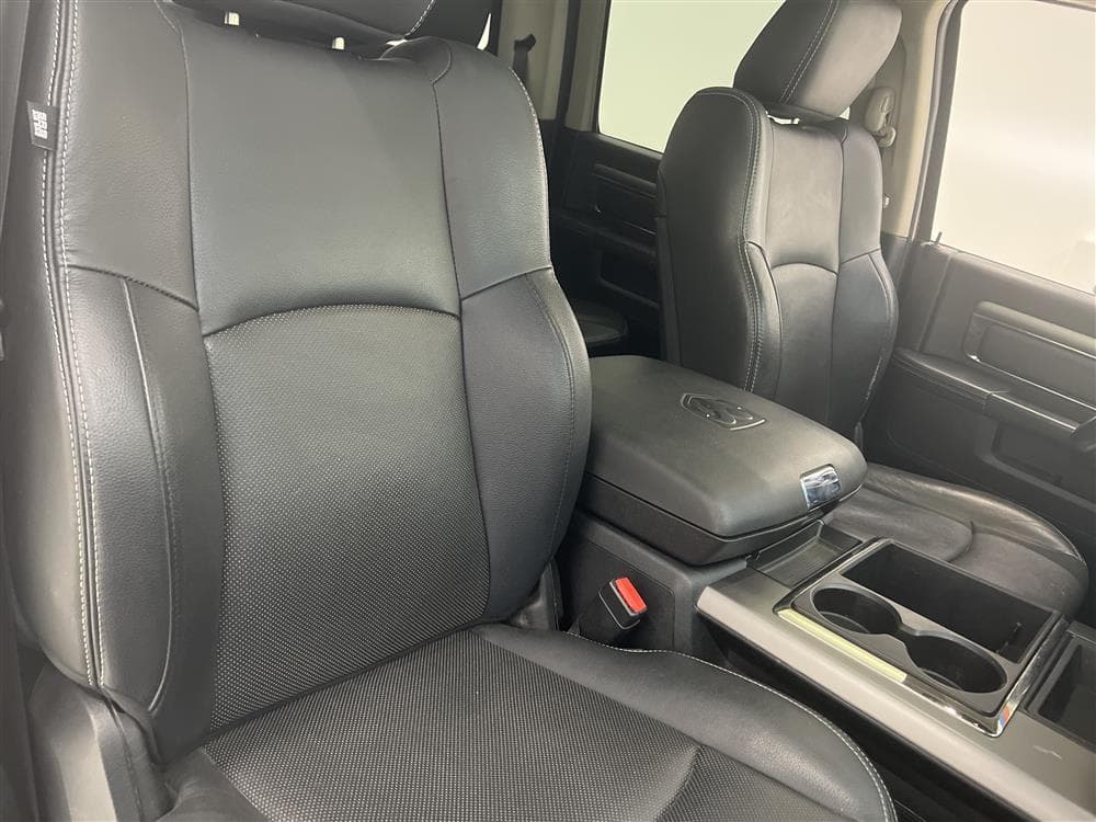 Dodge Ram Sport 1500 5.7 4WD 401hk Taklucka Navi Nyservad interiör