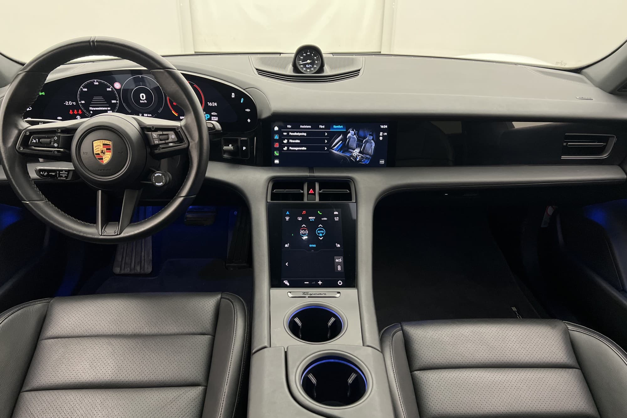 Porsche Taycan 381hk SportDesign Chrono  Värmare Pano 360°