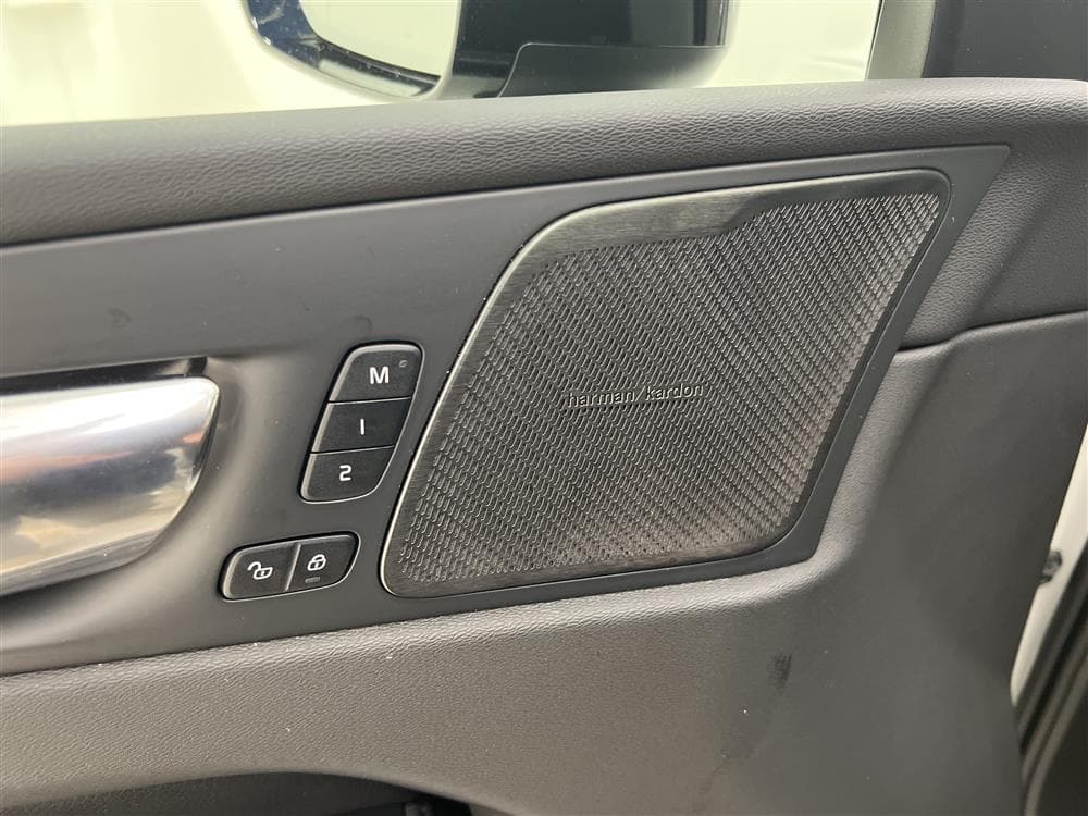 Volvo XC60 T5 250hk AWD R-Design P-Värm Navi B-Kam VoC H/Kinteriör