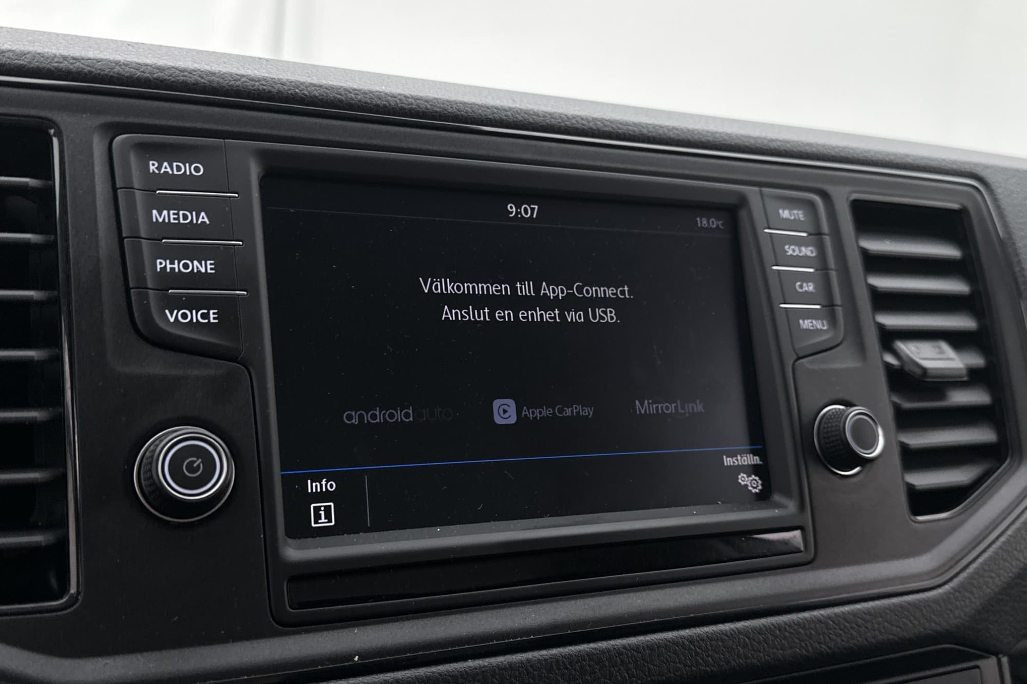 Volkswagen Crafter FLAKBIL 177hk Värmare CARPLAY Moms 1-Bruk
