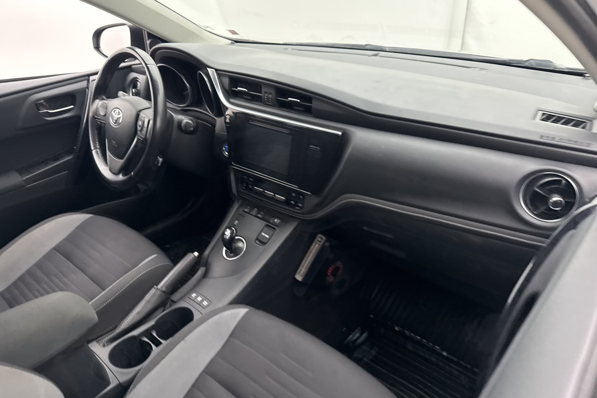 Toyota Auris Touring Sports Hybrid 136hh M&K-Värmare Kamera