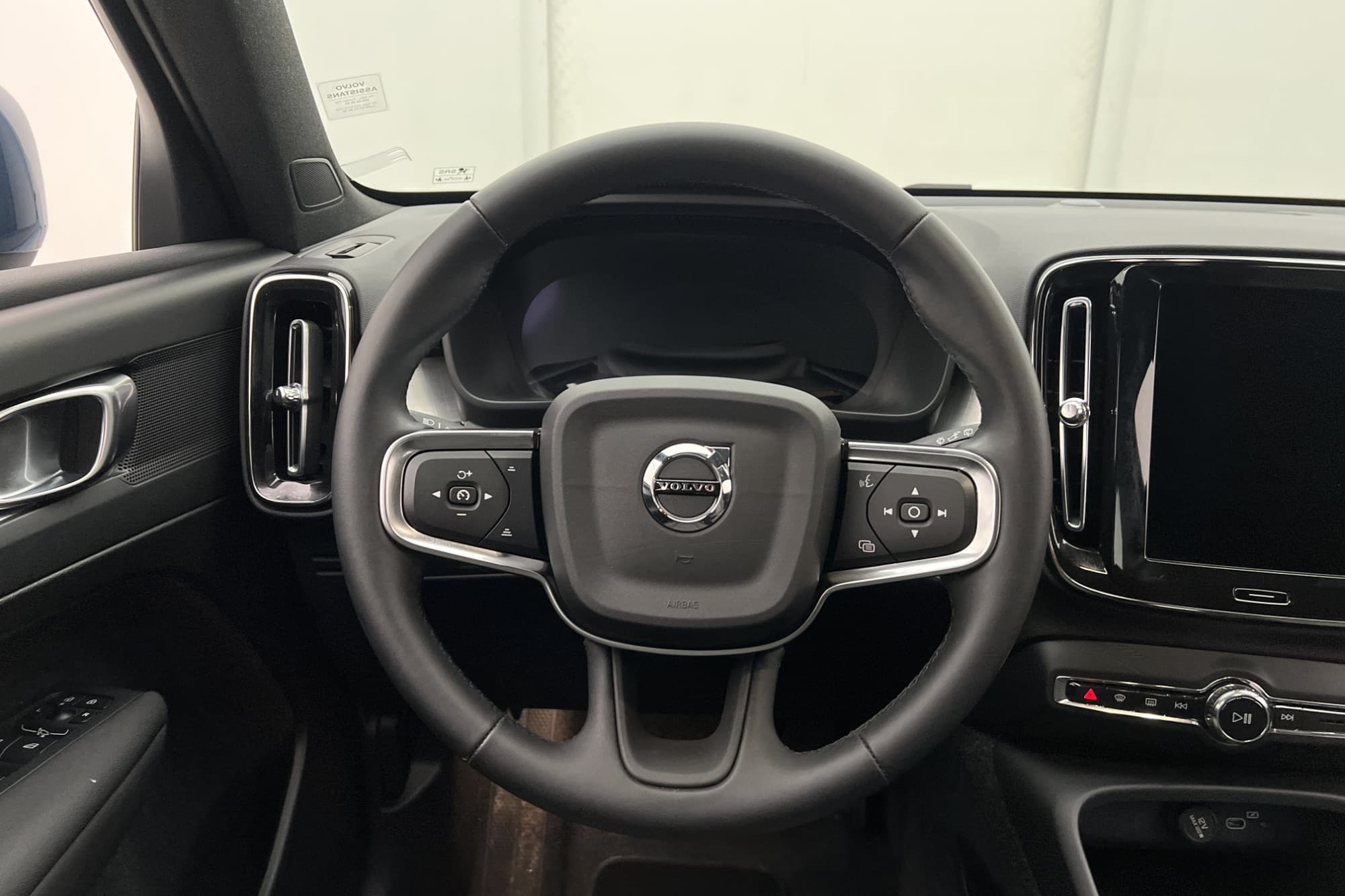 Volvo XC40 B3 163hk Core Kamera Navi CarPlay Keyless