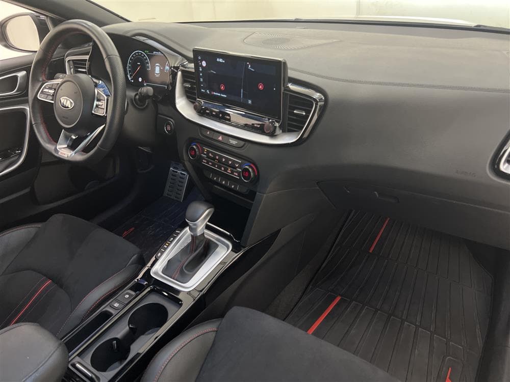 Kia ProCeed GT 1.6 T-GDi 204hk Cockpit Pano JBL Navi B-Kaminteriör