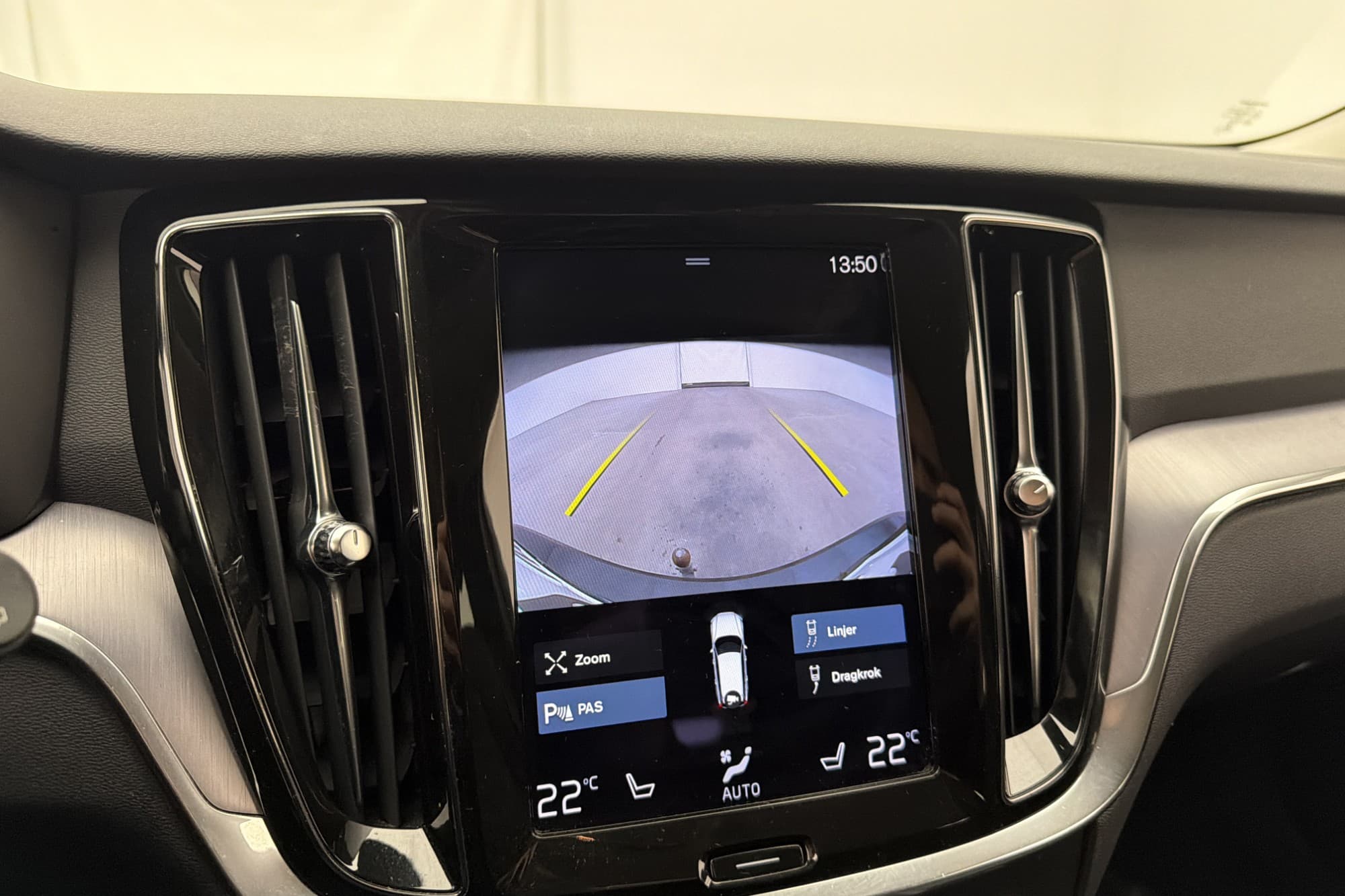 Volvo V60 B4 Advanced VOC Värmare Kamera Navi CarPlay Drag