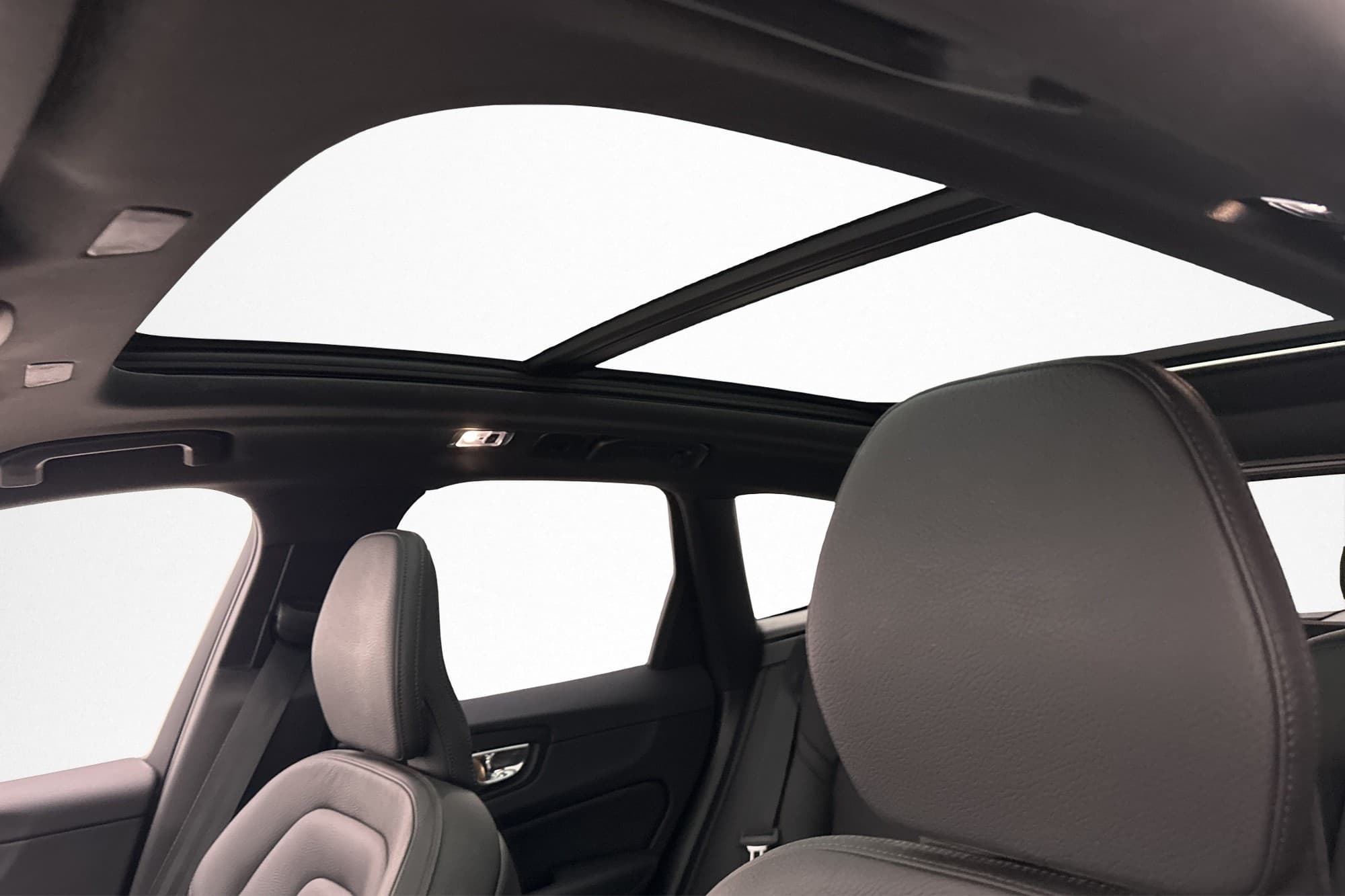 Volvo XC60 T8 392hk AWD R-Design B&W Pano Skinn 360 HUD Drag